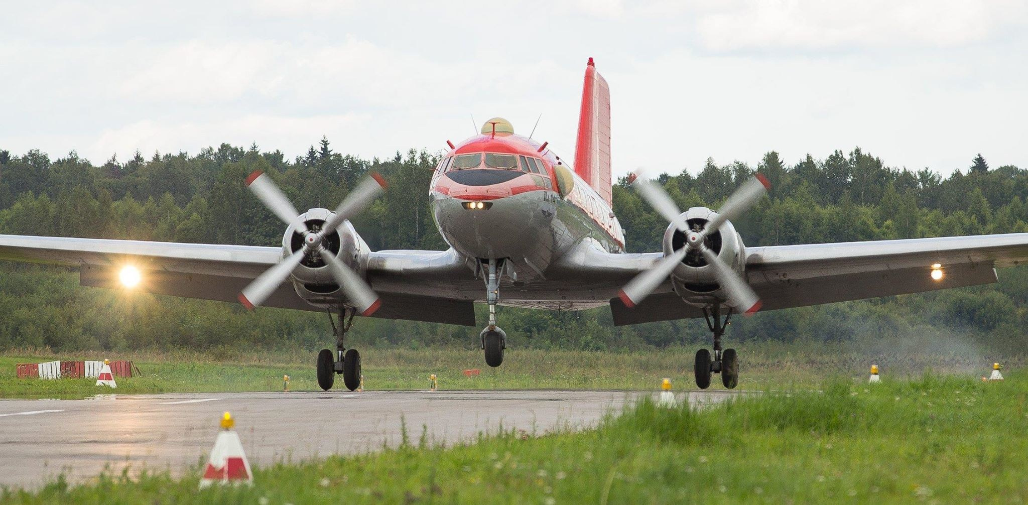 Фотографии самолёта Ил-14Т "Пингвин". Фотоальбом показывающий увлекательный мир авиации и мир медведей Андрея Иванова