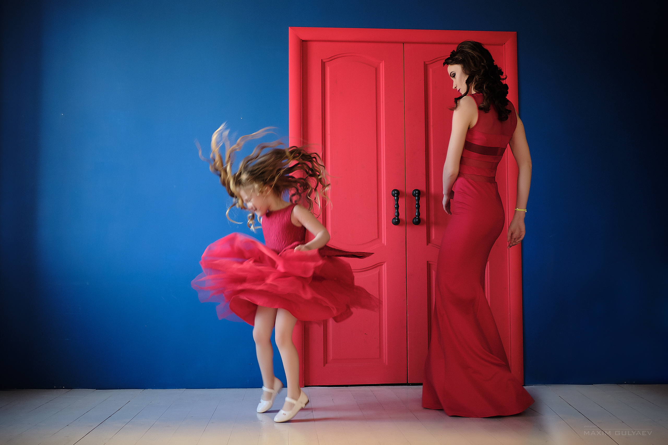 Девушка в красном