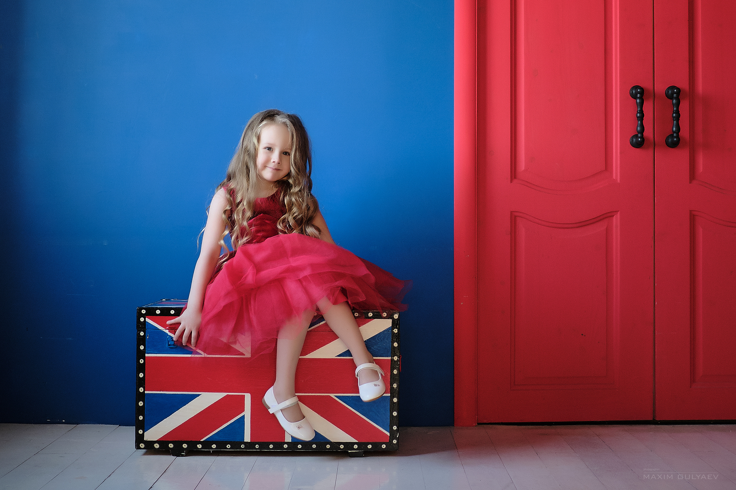 Девушка в красном