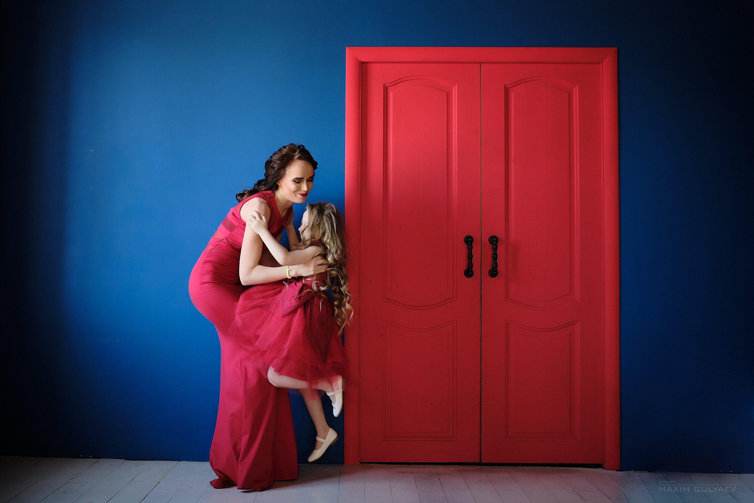 Девушка в красном