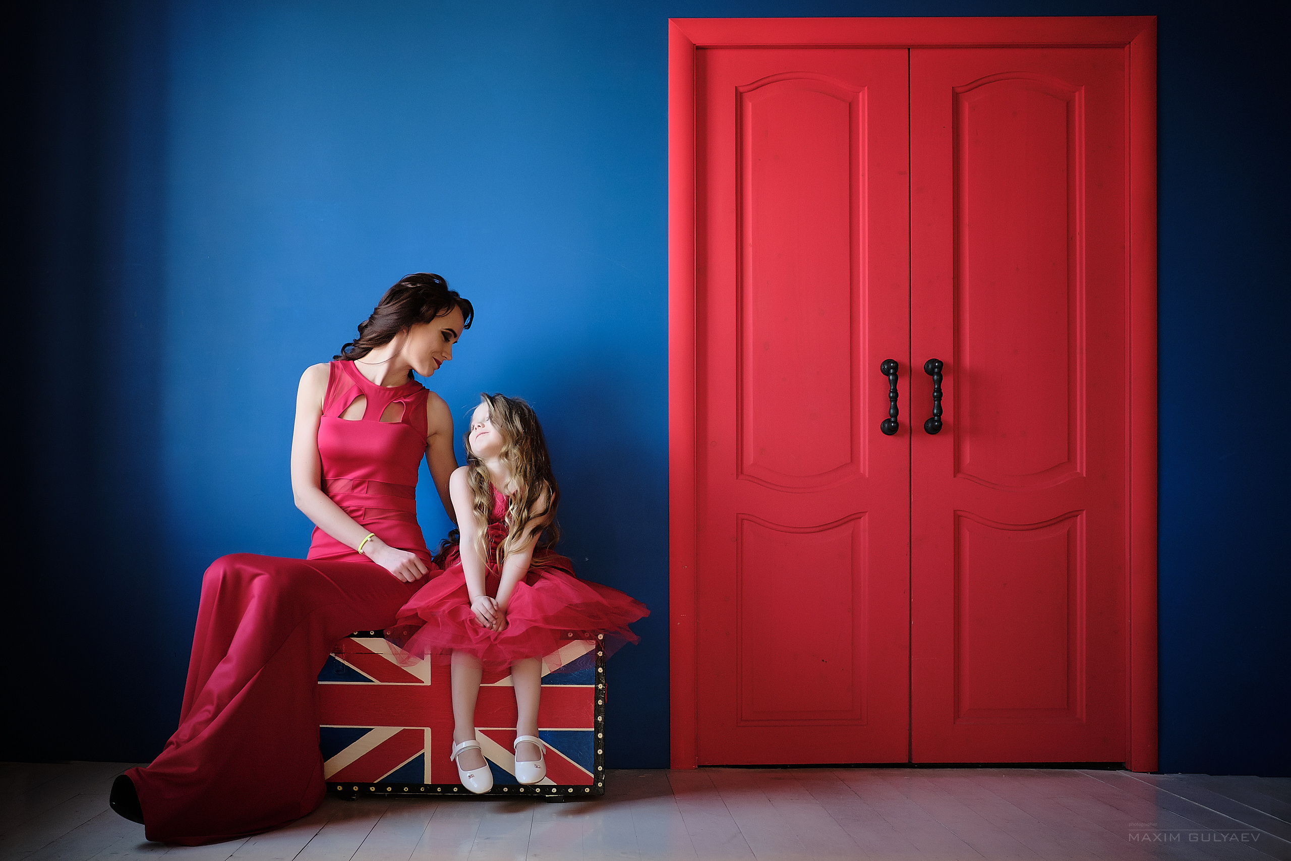 Девушка в красном