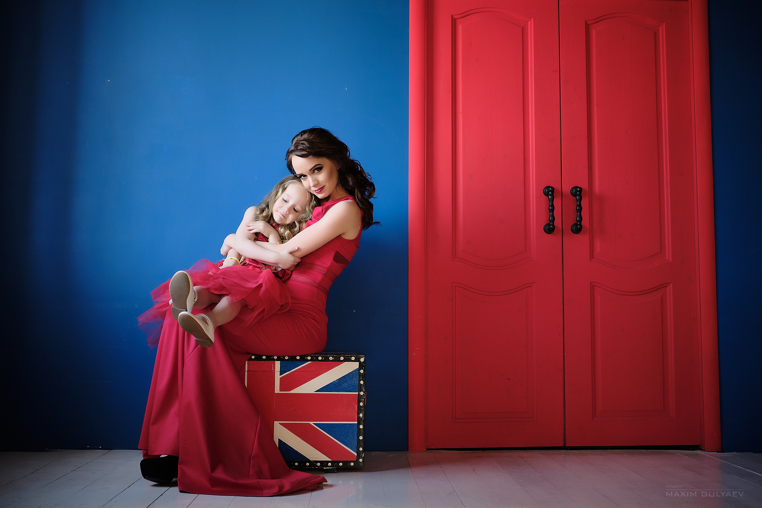 Девушка в красном