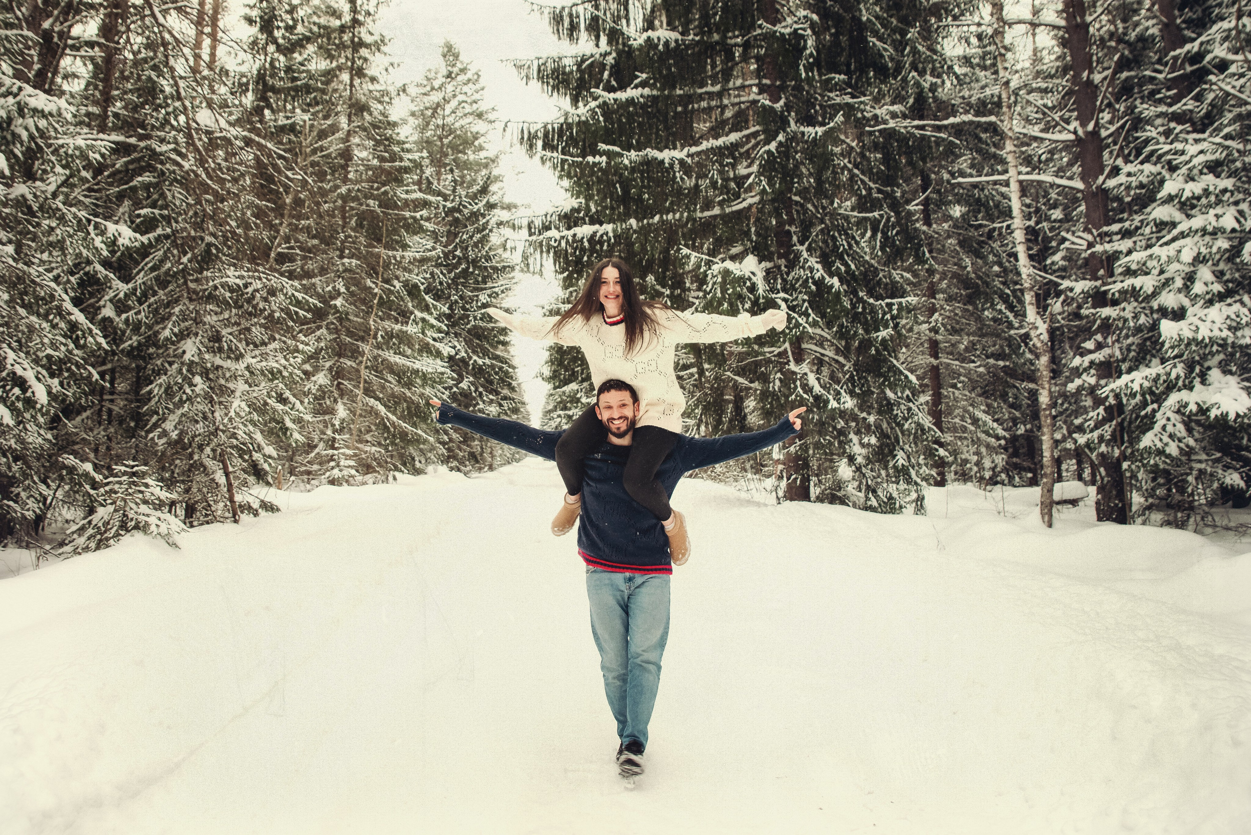 В зимнем лесу. Фотограф Крещение Венчание Москва