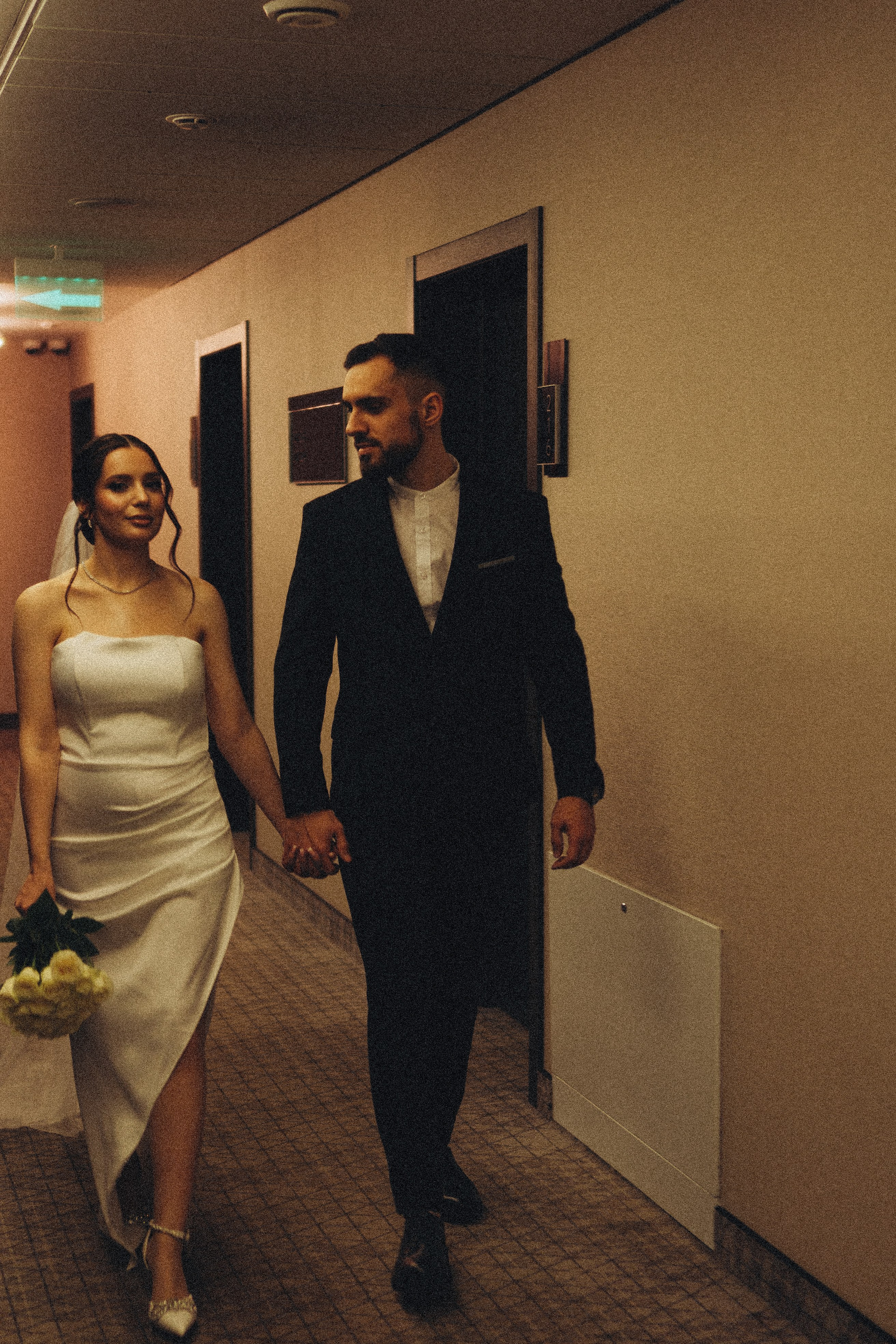 СВАДЕБНАЯ СЬЕМКА СБОРОВ ЖЕНИХА И НЕВЕСТЫ В ОТЕЛЕ И ТАКЖЕ ФОТОСЕССИИЯ В ОТЕЛЕЕ МЕГАПОЛИС БРЯНСК. Профессиональный фотограф, Санкт-Петербург — Виктория Богомолова