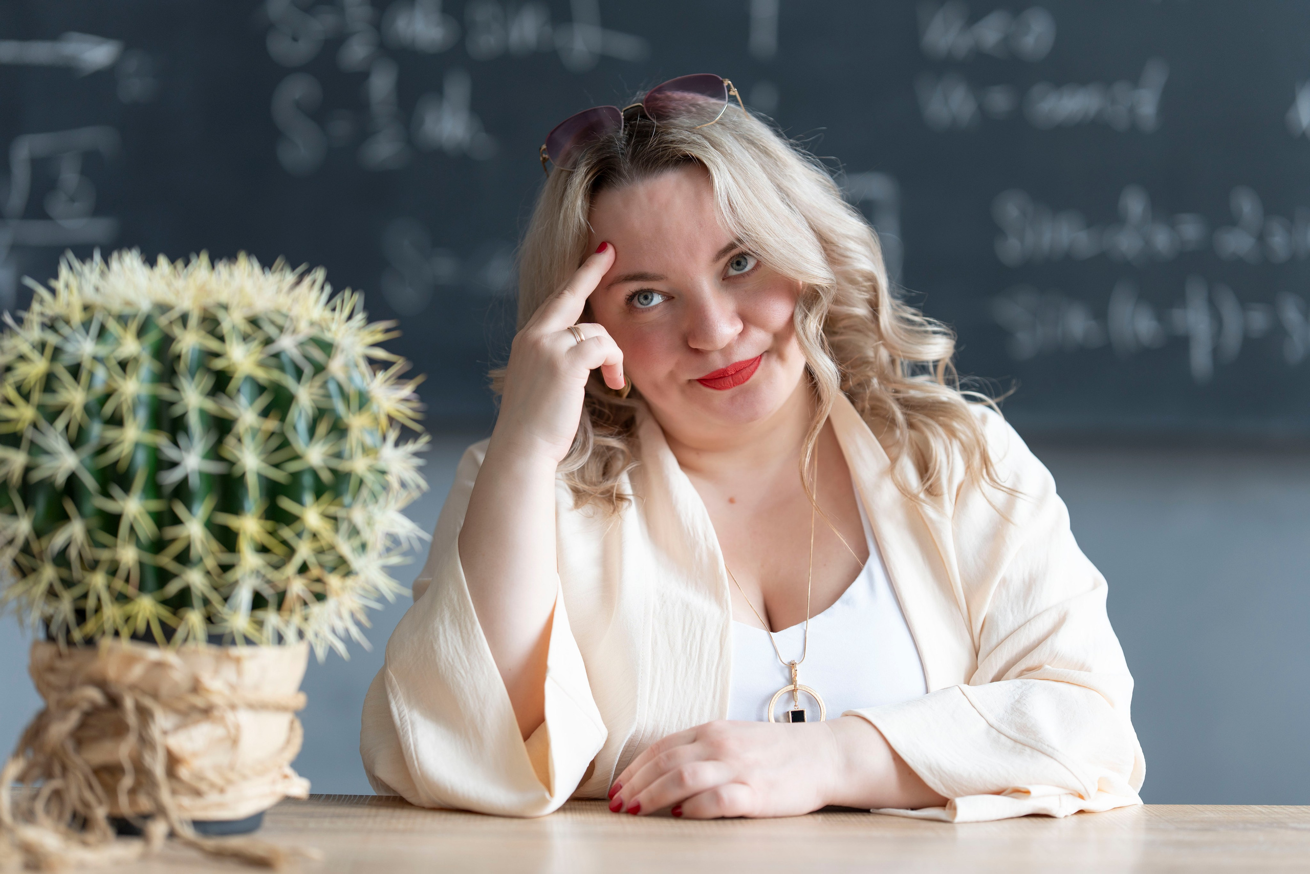 Анна. Владелица компании по бухгалтерскому учету. Главная