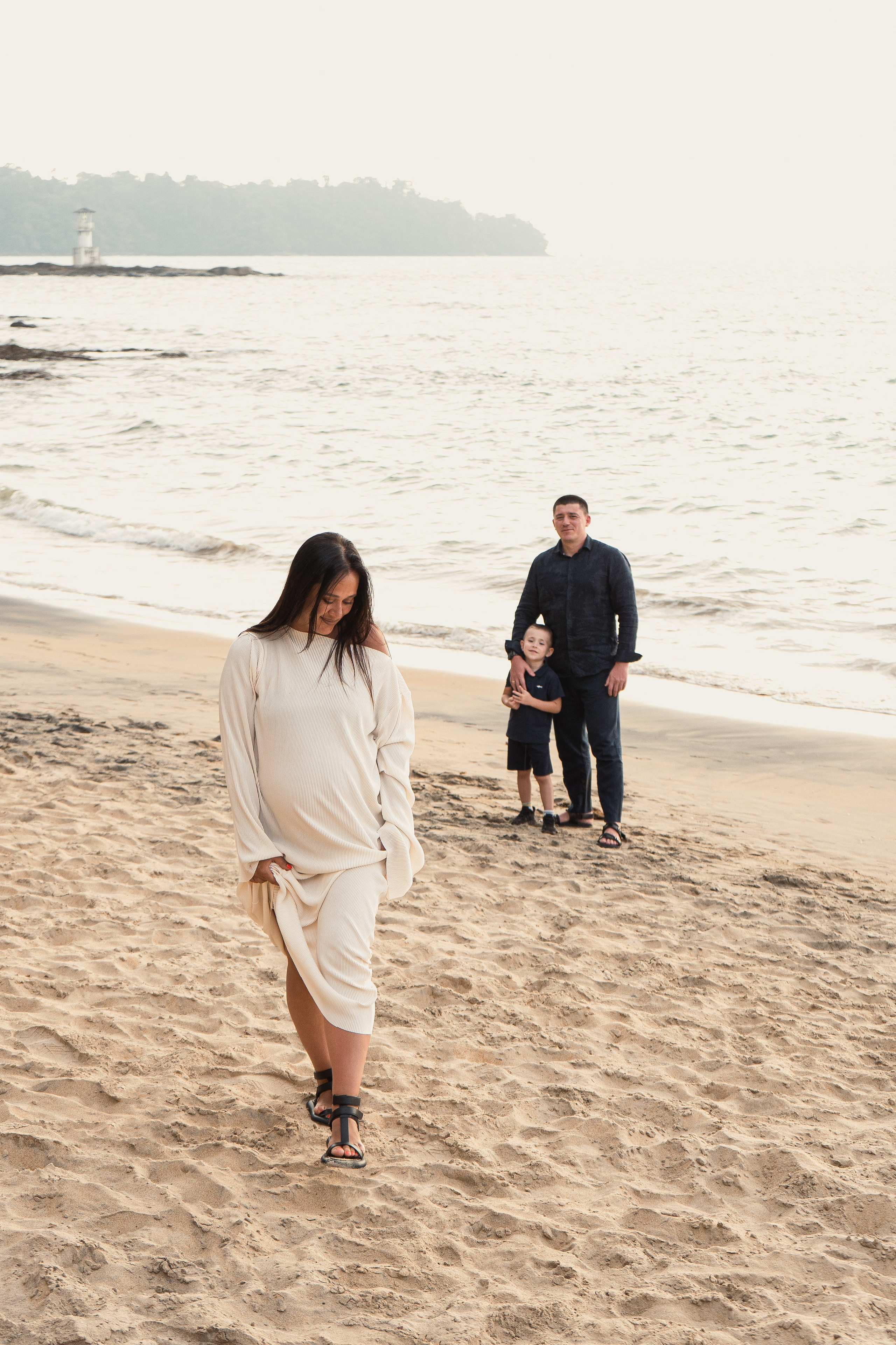 Семейная фотосъёмка на Пхукете – тепло, искренность и любовь вашей семьи на фотографиях. Ян Долматов — фотограф, видеограф и продюсер на Пхукете, Таиланд