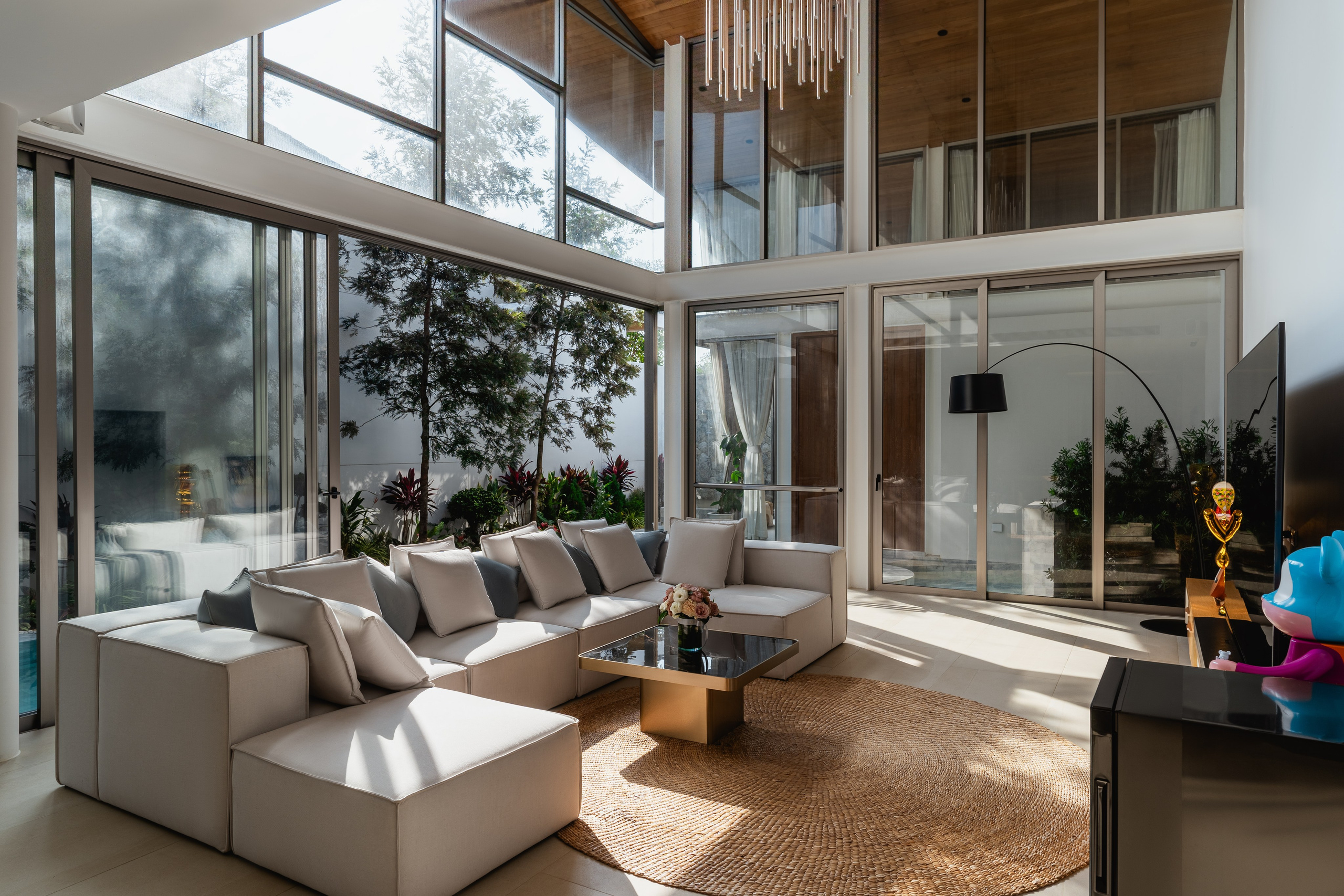 Interior real estate photography in Phuket — professional photos and videos. Yan Dolmatov — Photographer, Videographer, and Producer in Phuket