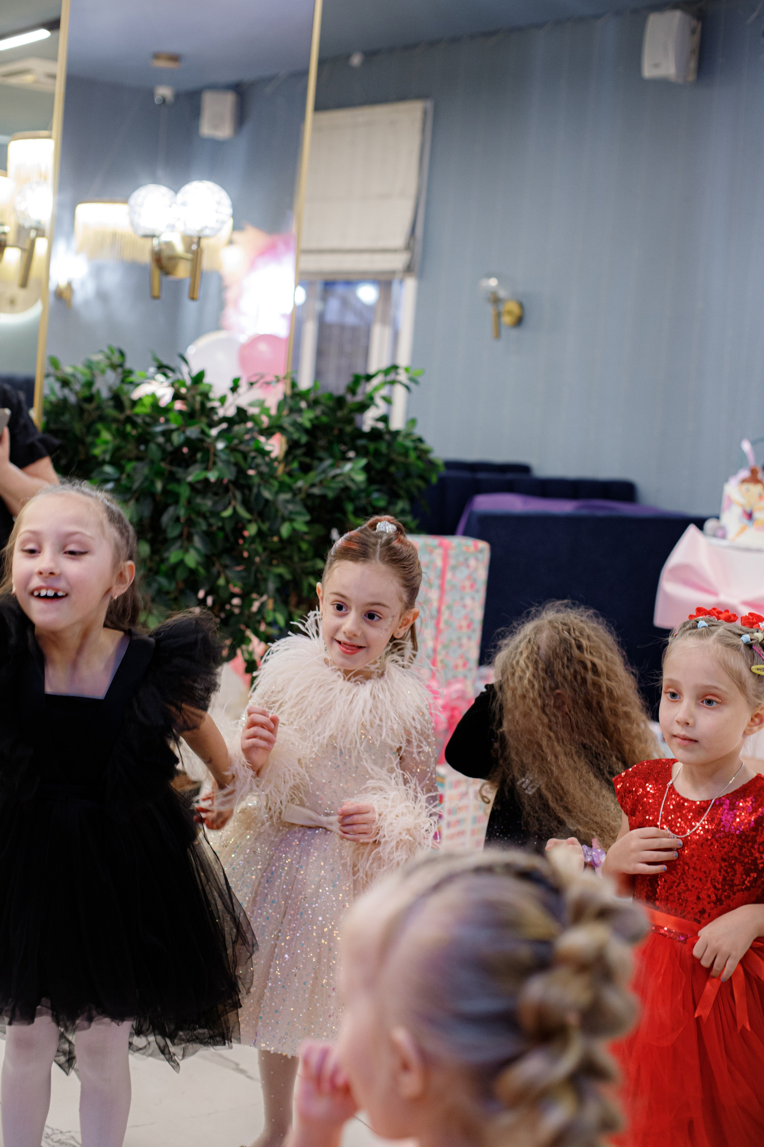 ASIA'S BIRTHDAY PARTY. Photokarish