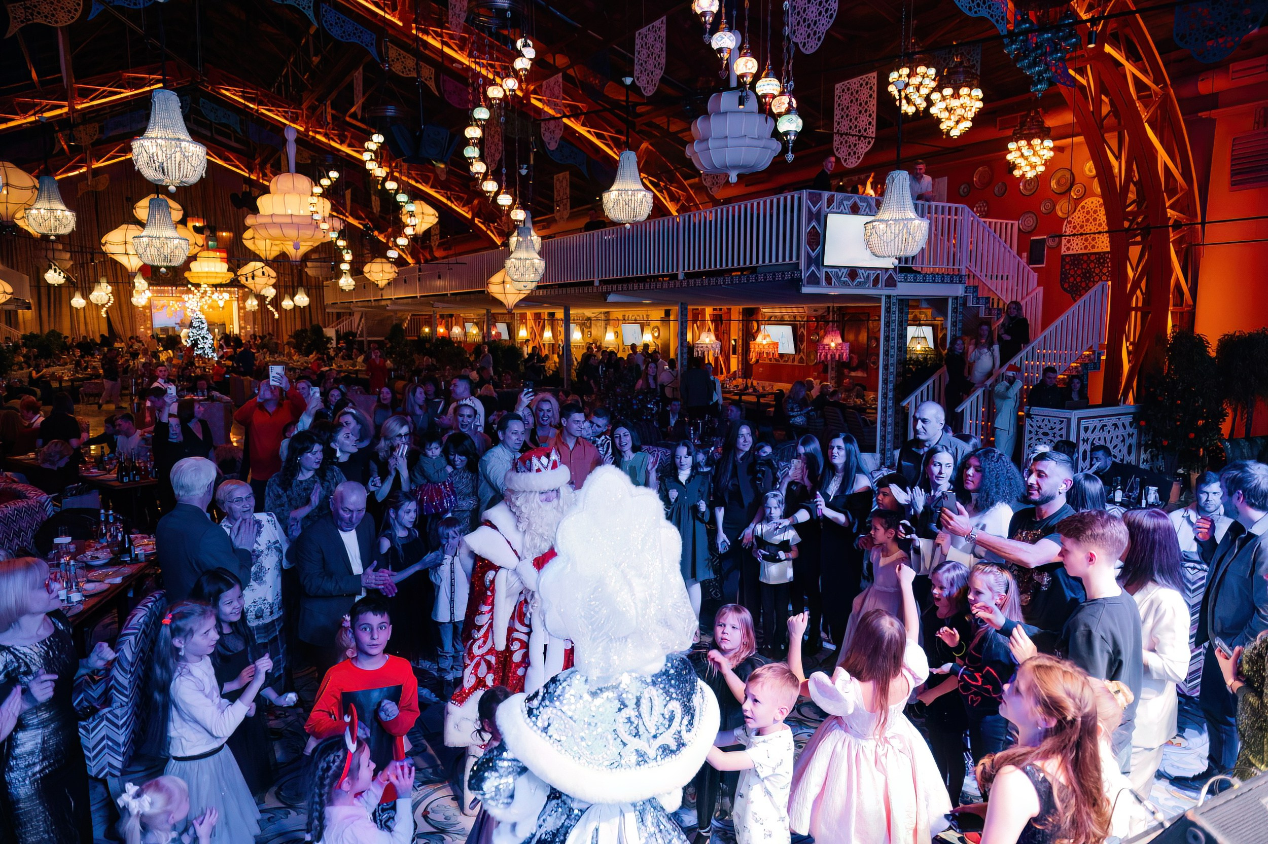 Новогодняя ночь 2024 в ресторане Чайхона ВО. Коммерческий фотограф в Санкт-Петербурге Анна Кобзарь