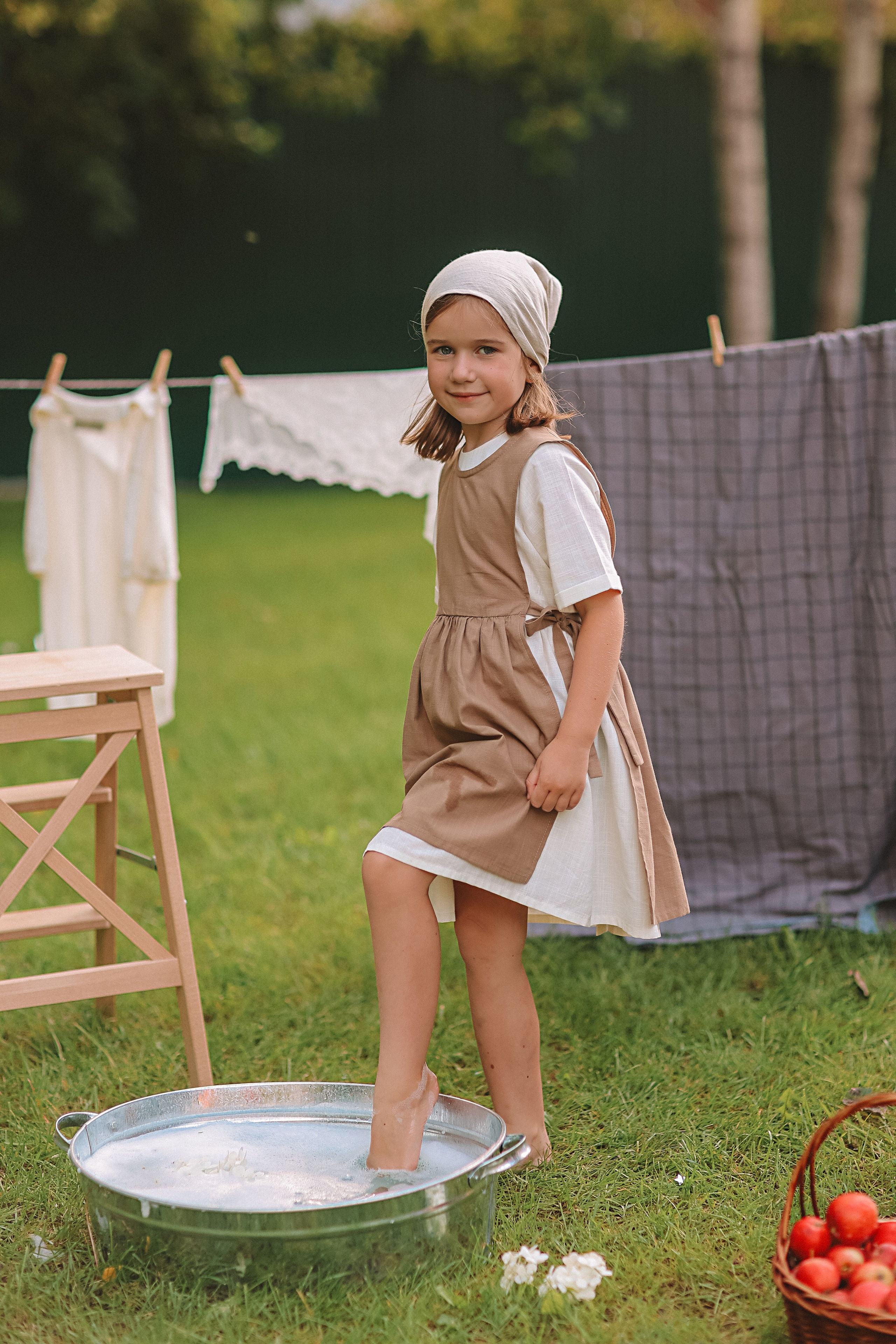 Стирка у дома. Семейный фотограф Тюмень, фотограф на роды Салмина Мария