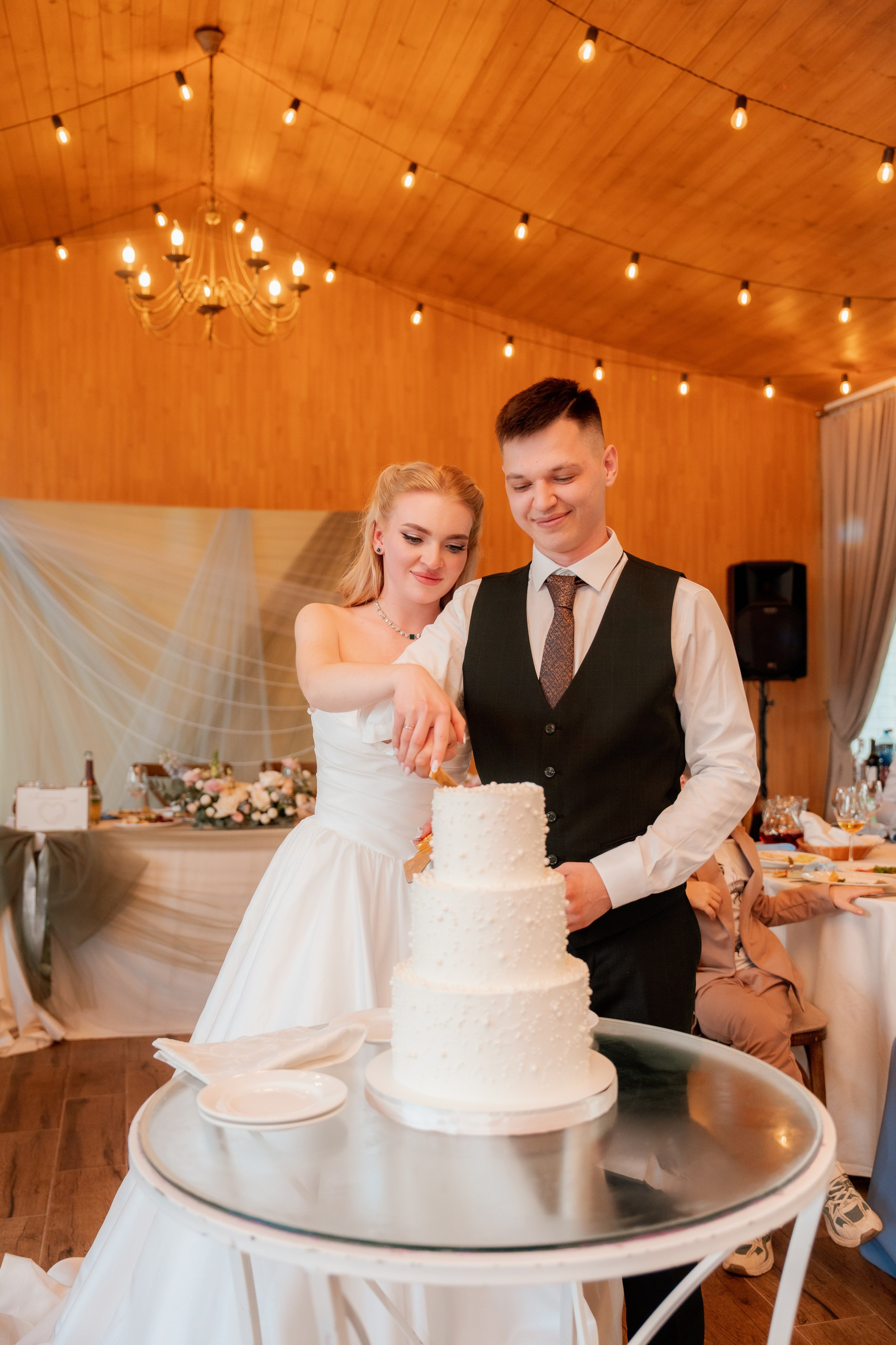 Алиса и Влад. Полный свадебный день (утро, усадьба, прогулка, выездная регистрация, банкет). Дата съемки 26.04.2025. Свадебный фотограф Москва