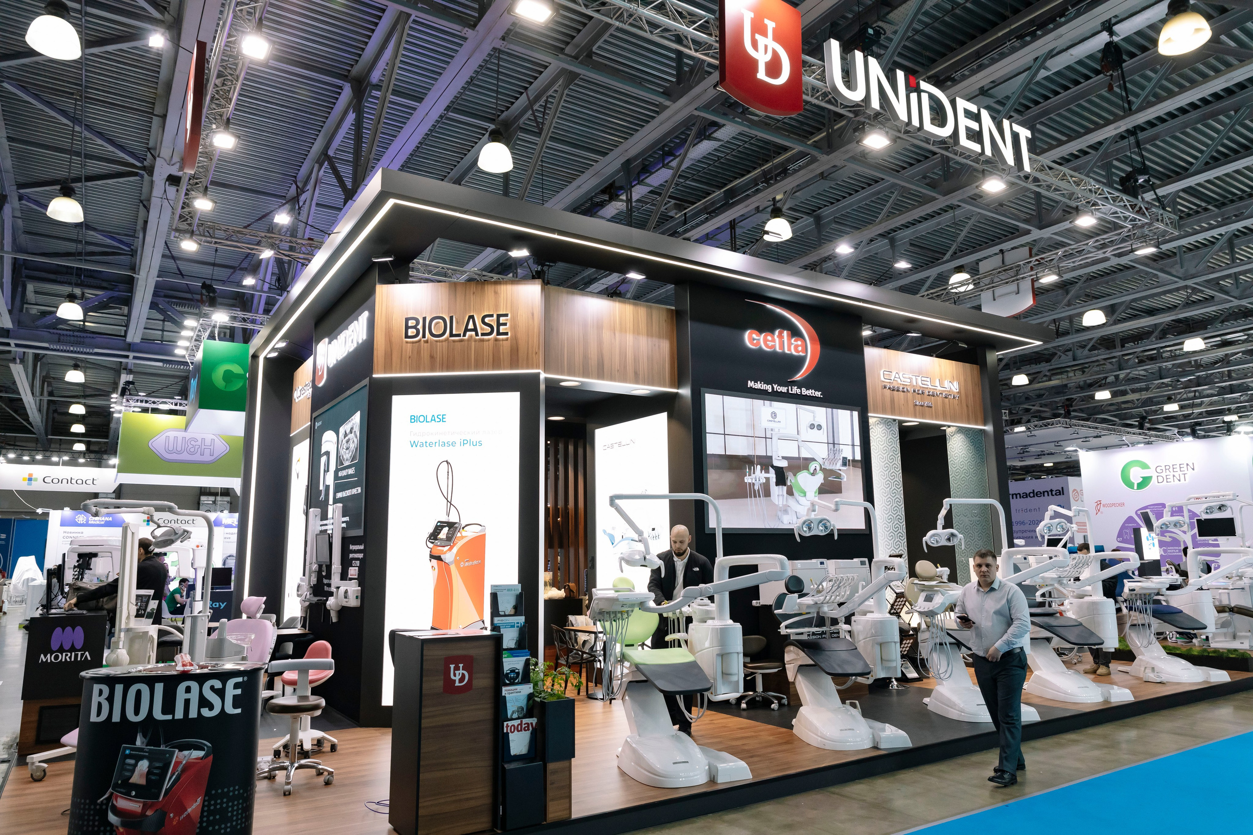 Стоматологическая выставка Dental Salon 2026. Профессиональный фотограф в Москве | Заказать фотосессию и съемку