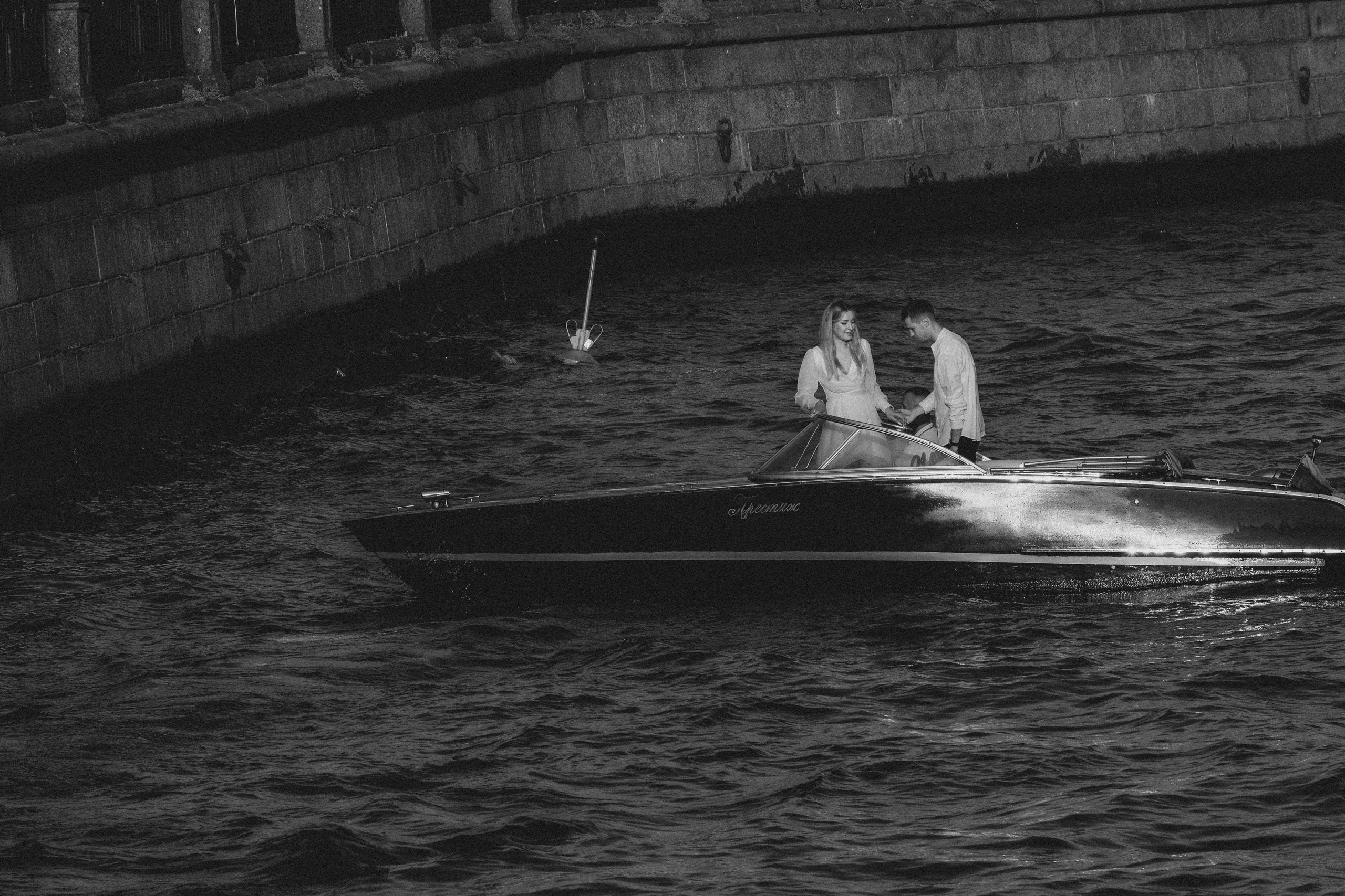 СВАДЕНБНАЯ СЬЕМКА НА КАТЕРЕ ПО КАНАЛАМ САНКТ-ПЕТЕРБУРГА И В АКВАТОРИИ НЕВЫ. Профессиональный фотограф, Санкт-Петербург — Виктория Богомолова