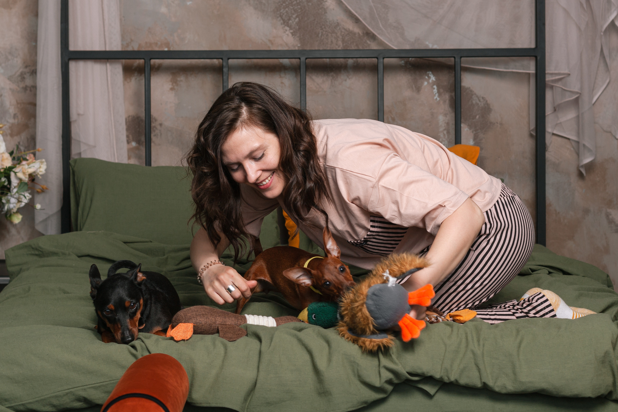 Александра и пинчеры Майя и Джой. Фотограф-анималист Татьяна Степанова