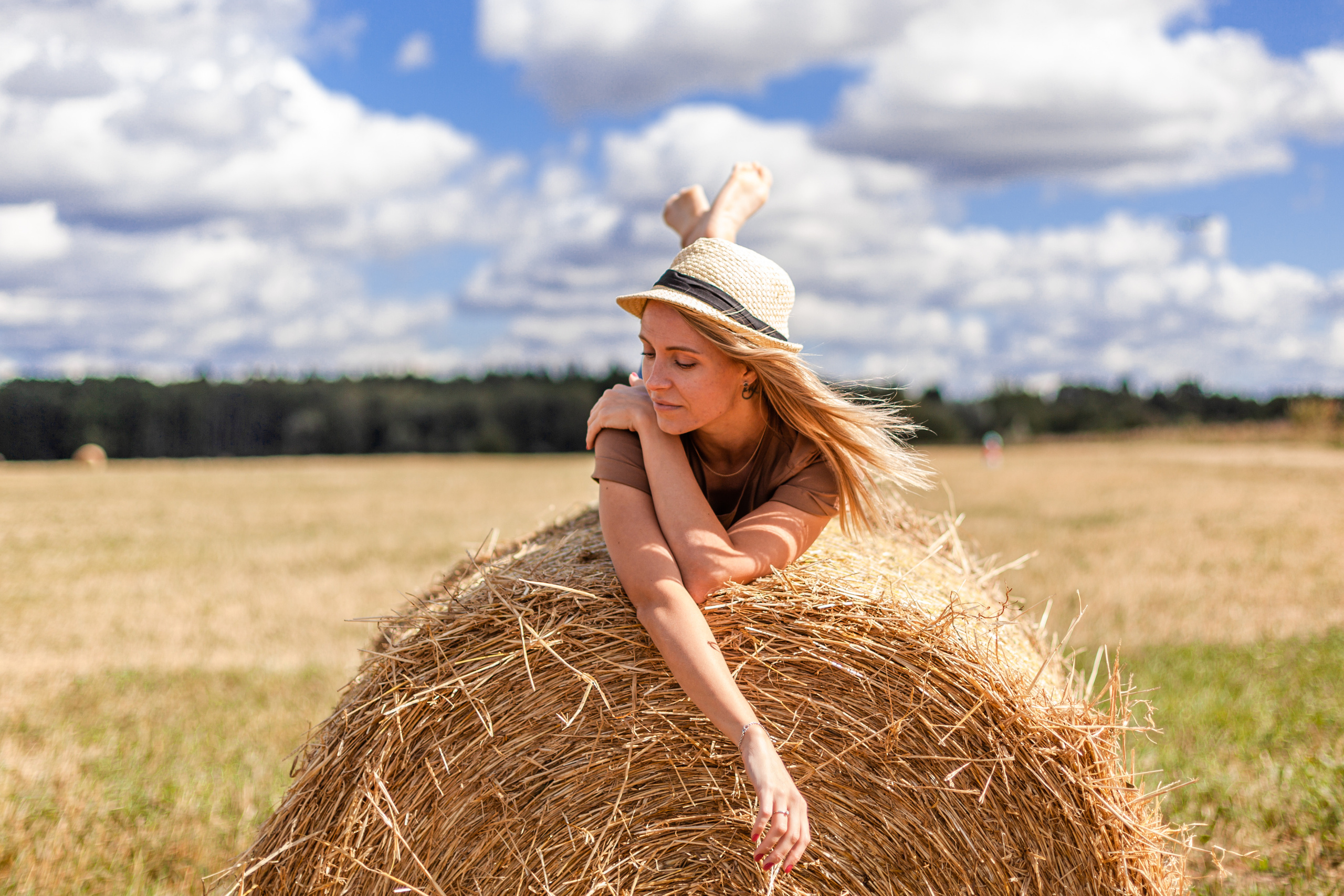 Коломна, стога и подсолнухи. Фотограф-анималист Татьяна Степанова