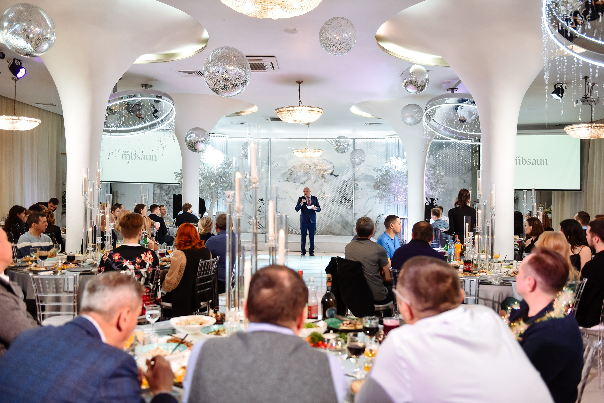 Новогодний корпоратив в ресторане Nebesa. Анастасия Петрович фотограф, фотокорреспондент в Москве и Санкт-Петербурге. Фотосъёмка репортажа, мероприятия, корпоративная съёмка, контент