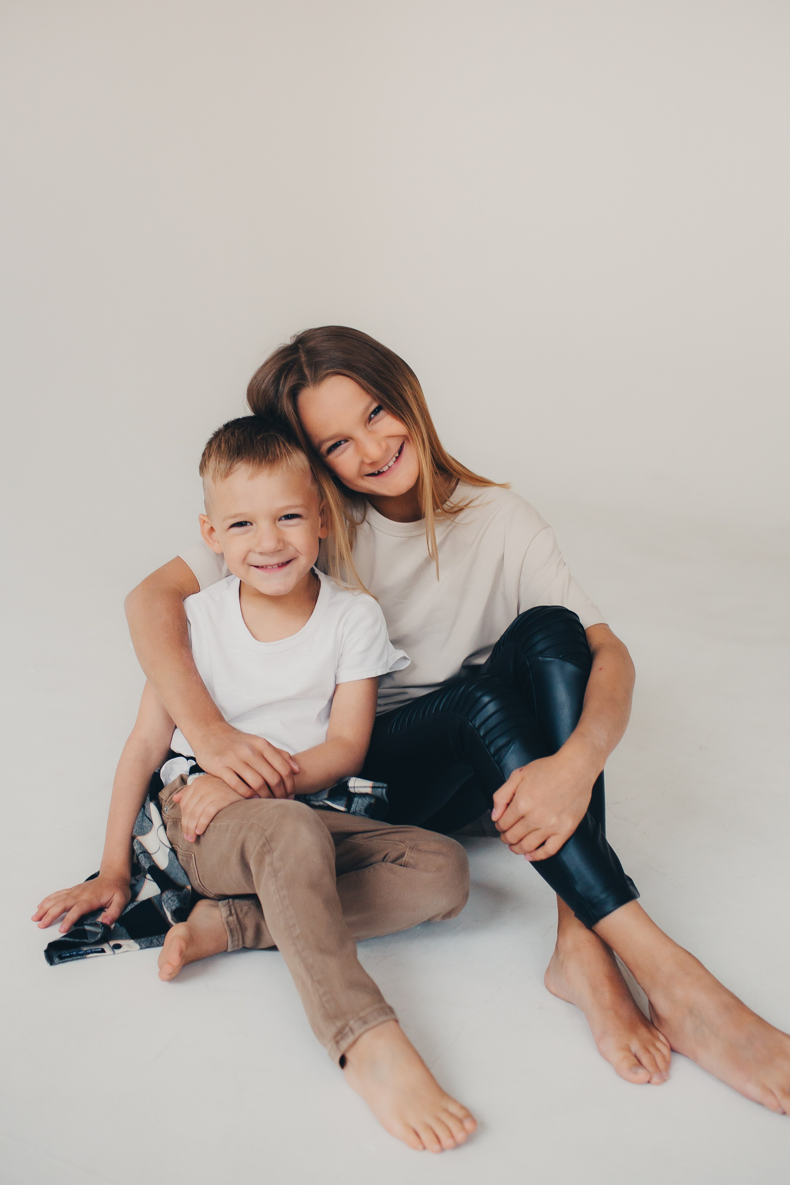 Семейная съёмка на белом фоне. Фотограф Евгения Мальцева, Архангельск