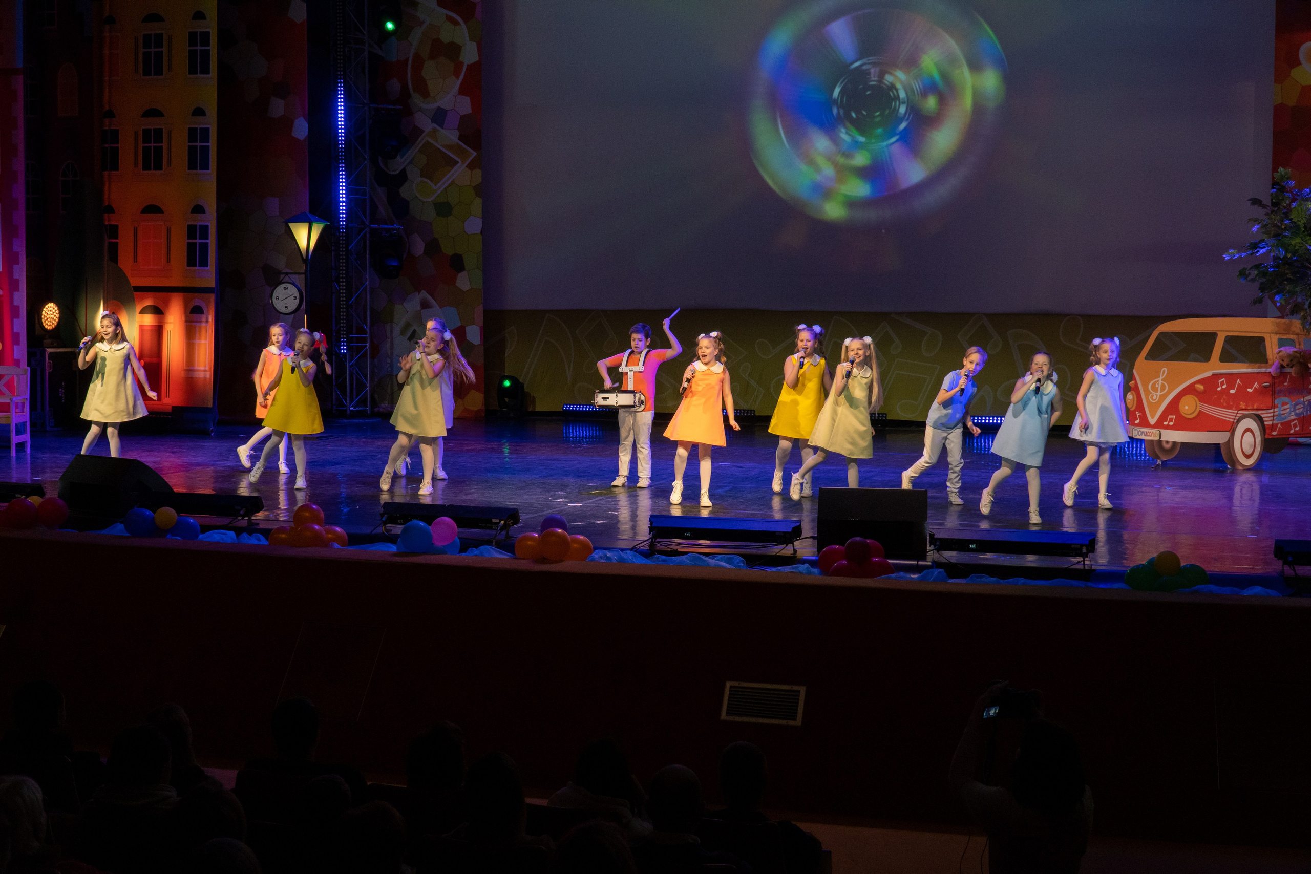 Съёмка концерта для Домисольки, большой концертный зал Космос. «Студия DRONAVT`s» — видеосъёмка и фотография г. Москва