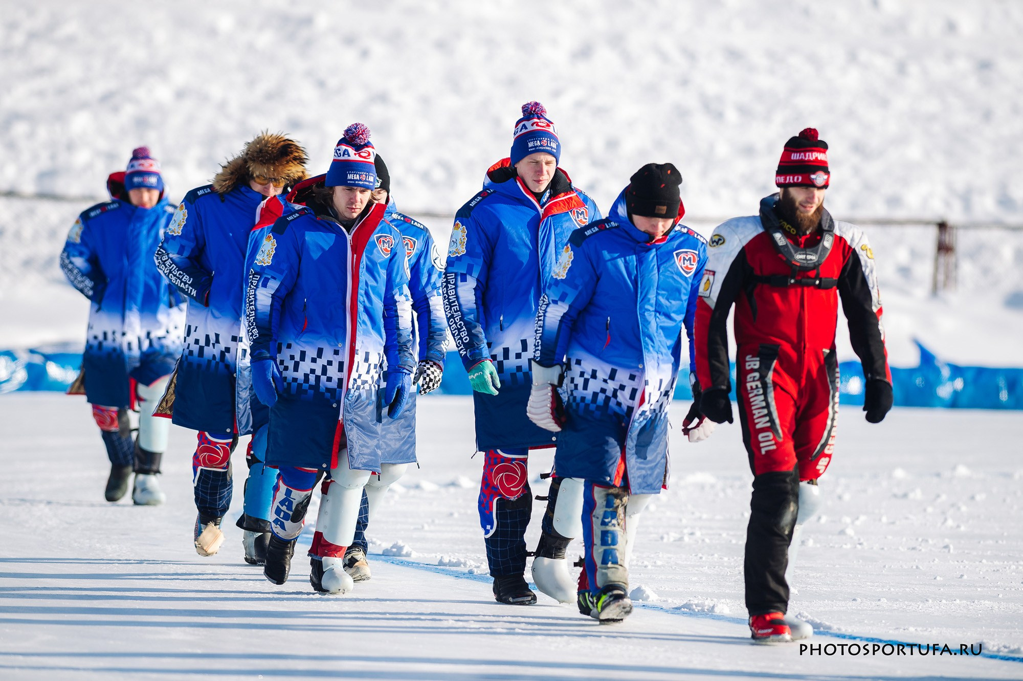 Мотогонку на льду. Спортивный фотограф в Уфе Евгений Буров