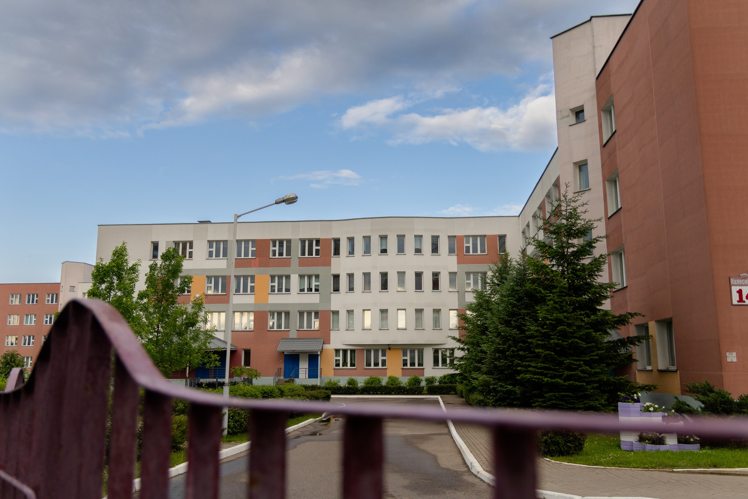 Школьный выпускной 2025 год в Минске, Беларуси. Свадебный фотограф в Минске/Беларуси Сергей Спиридонов