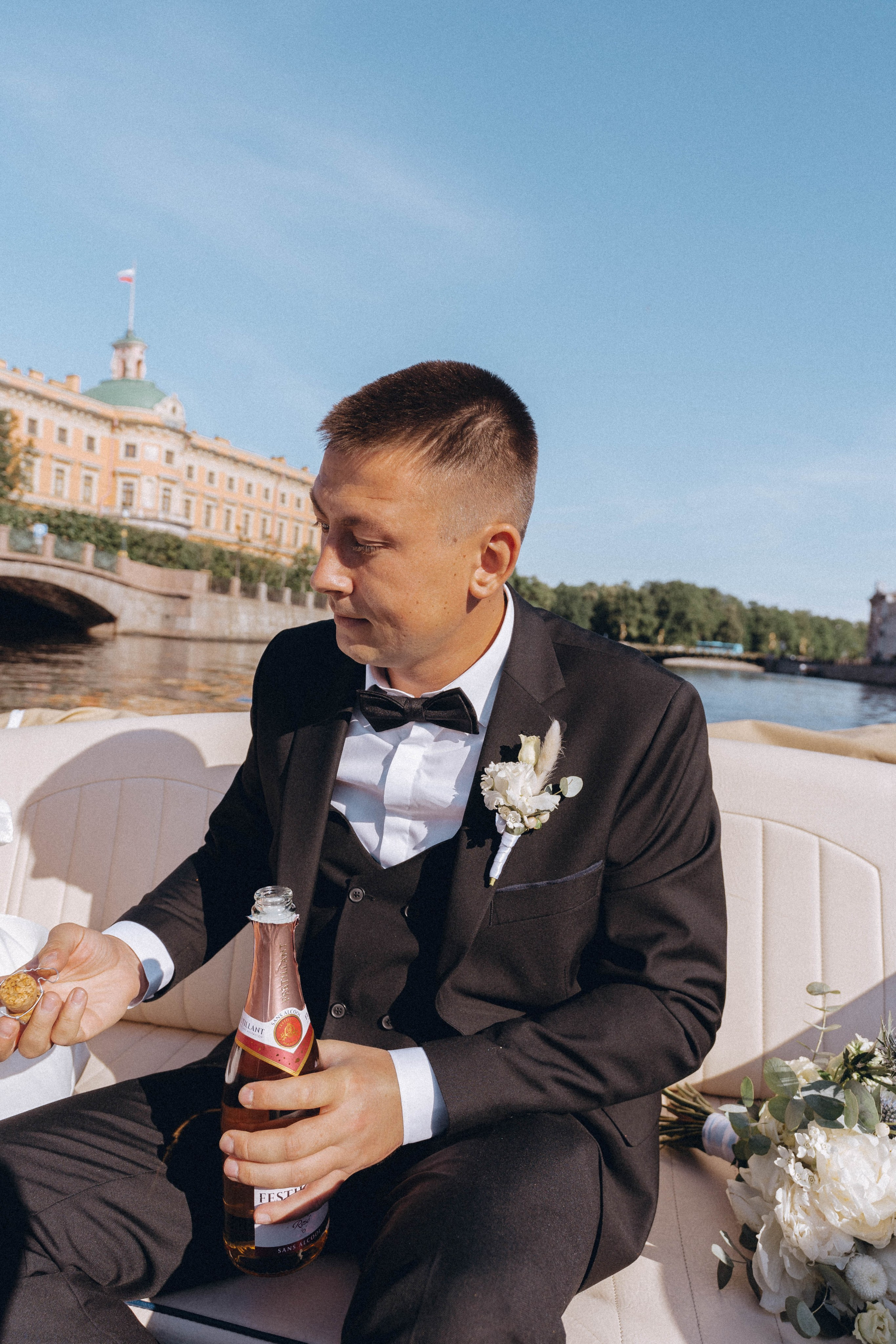 СВАДЕНБНАЯ СЬЕМКА НА КАТЕРЕ ПО КАНАЛАМ САНКТ-ПЕТЕРБУРГА И В АКВАТОРИИ НЕВЫ. Профессиональный фотограф, Санкт-Петербург — Виктория Богомолова