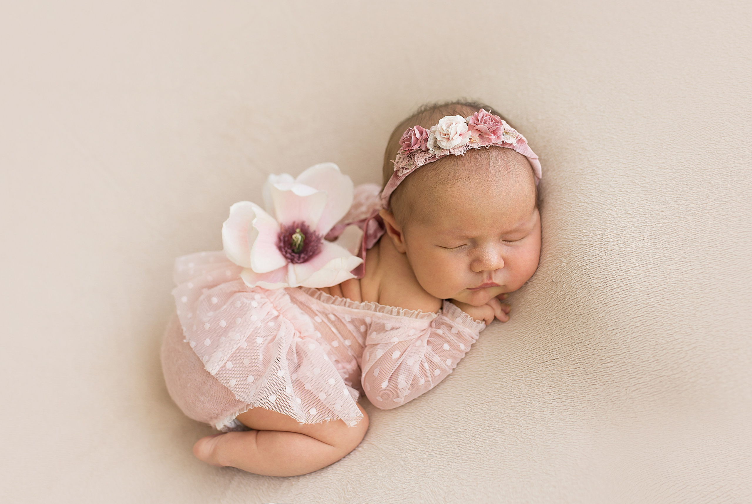 Фотосессия новорождённого. Фотограф новорождённых малышей и детский фотограф В Казани Лана Максим