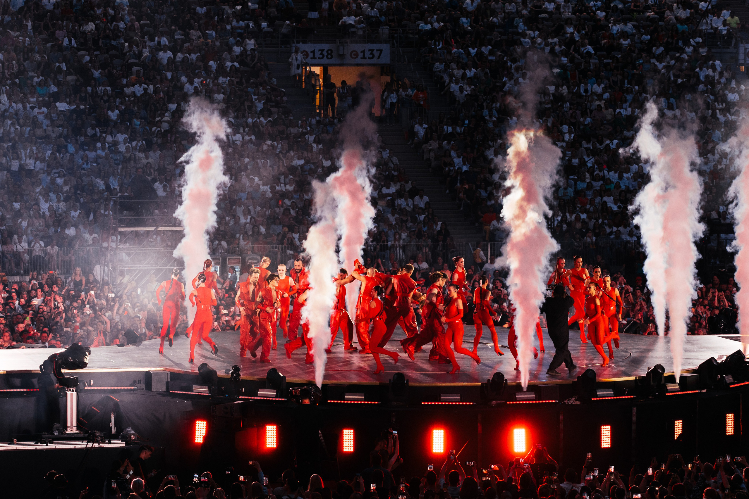 ПОЛИНА ГАГАРИНА В СК ЛУЖНИКАХ 29.06.24. Концертный и репортажный фотограф в Москве и Санкт-Петербурге Мария