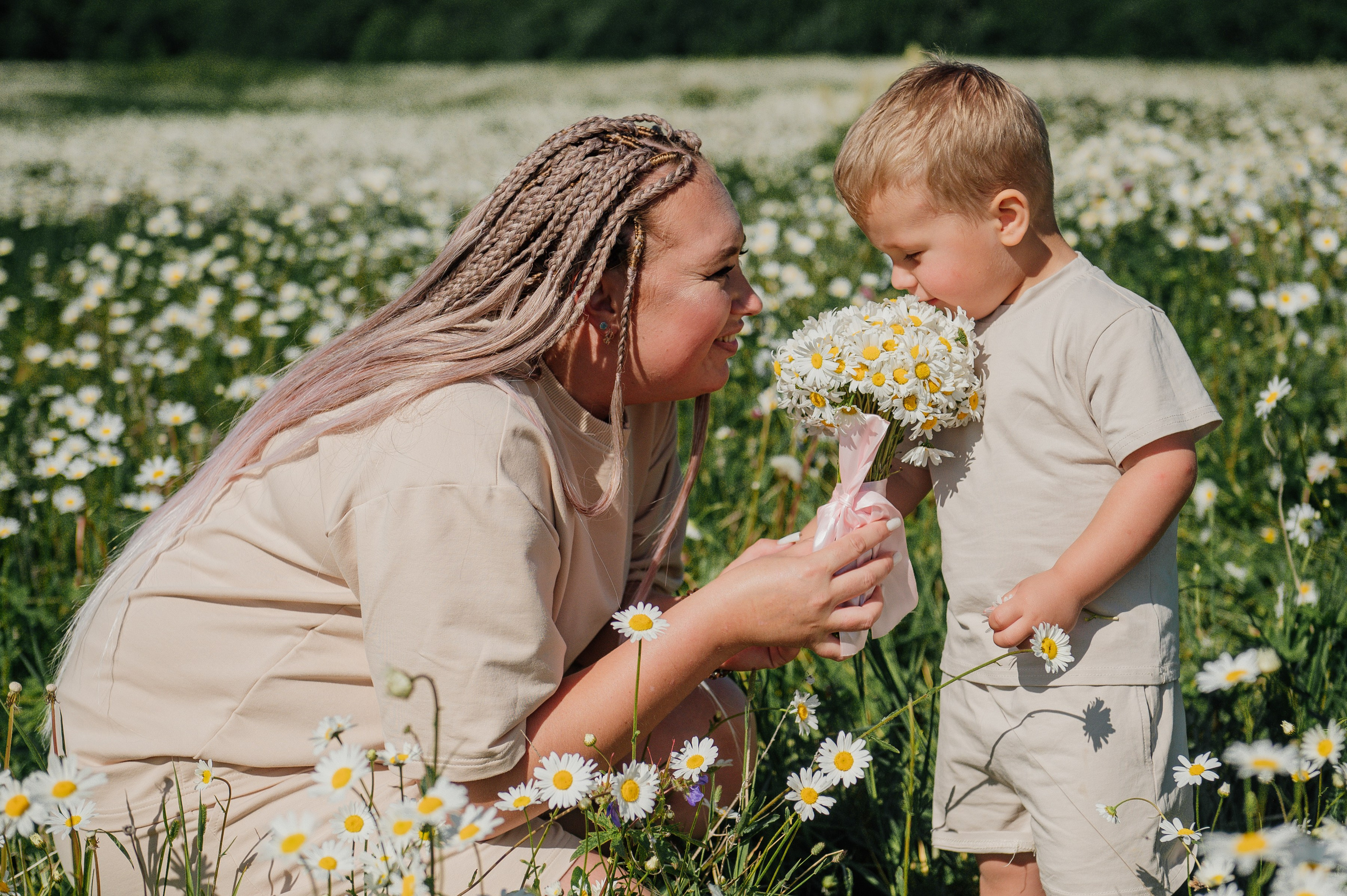 Большая семья в ромашках. Свадебный и семейный фотограф Камчатка. Фотограф Камчатка