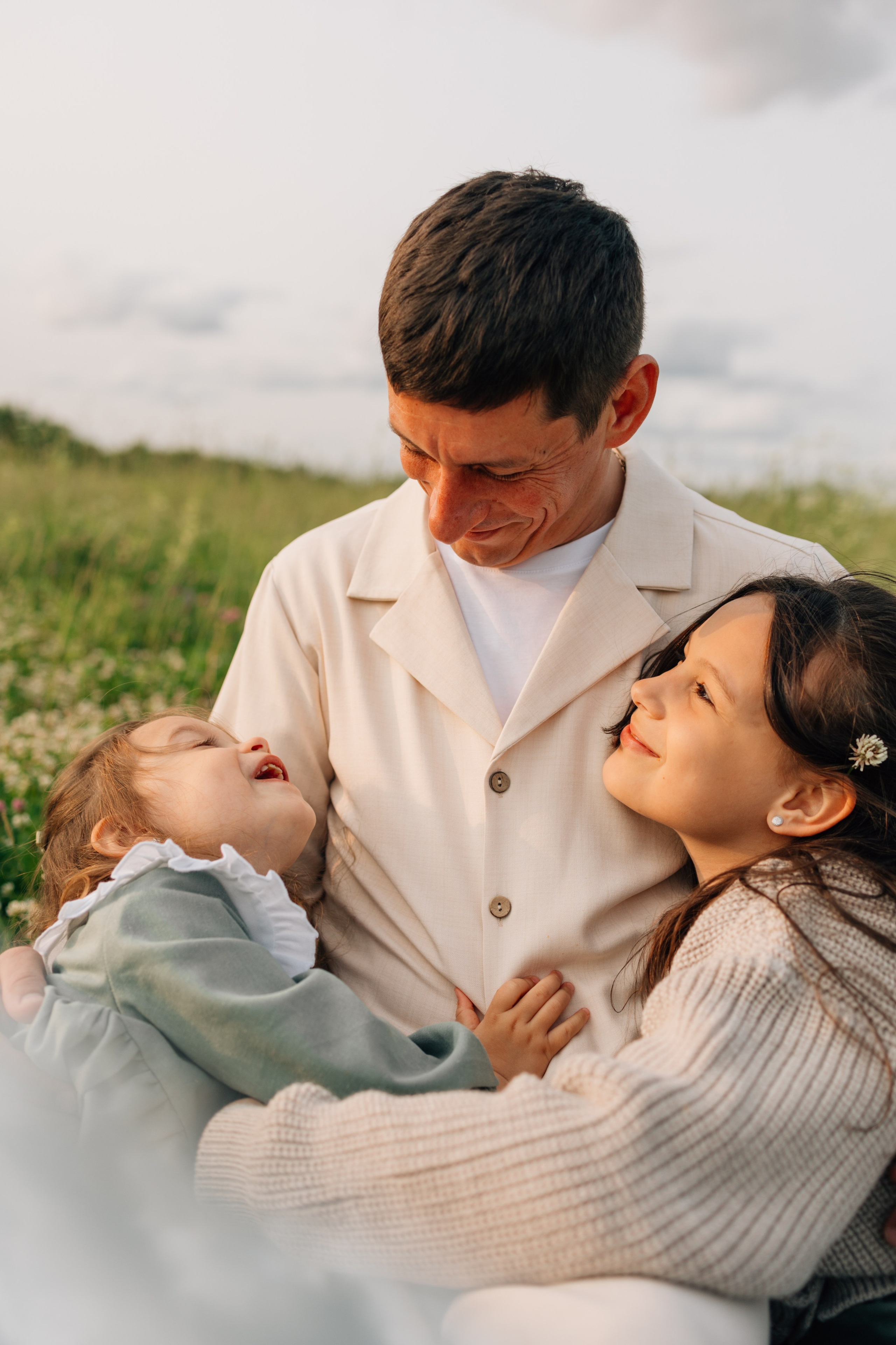 Анна, Марчелло, Настенька и Влада в поле. Фотограф Москва Светлана Кирюшина