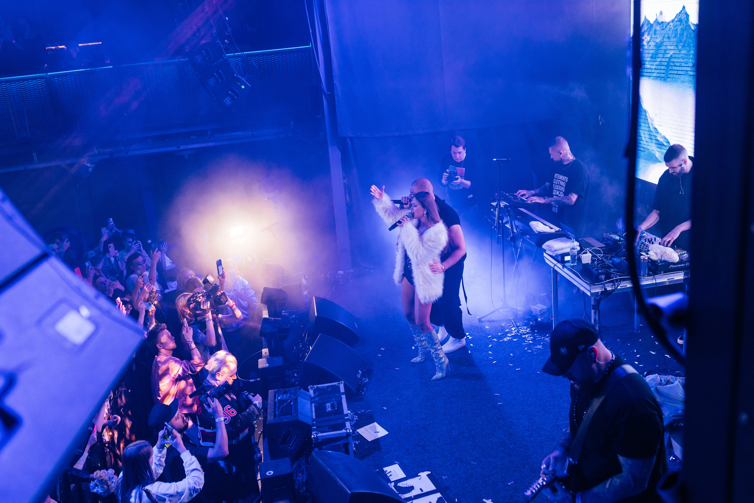 Концерт Артёма Качера. Фотограф Наталия Федосова, г. Москва. TG и Instagram @nataliya_raw