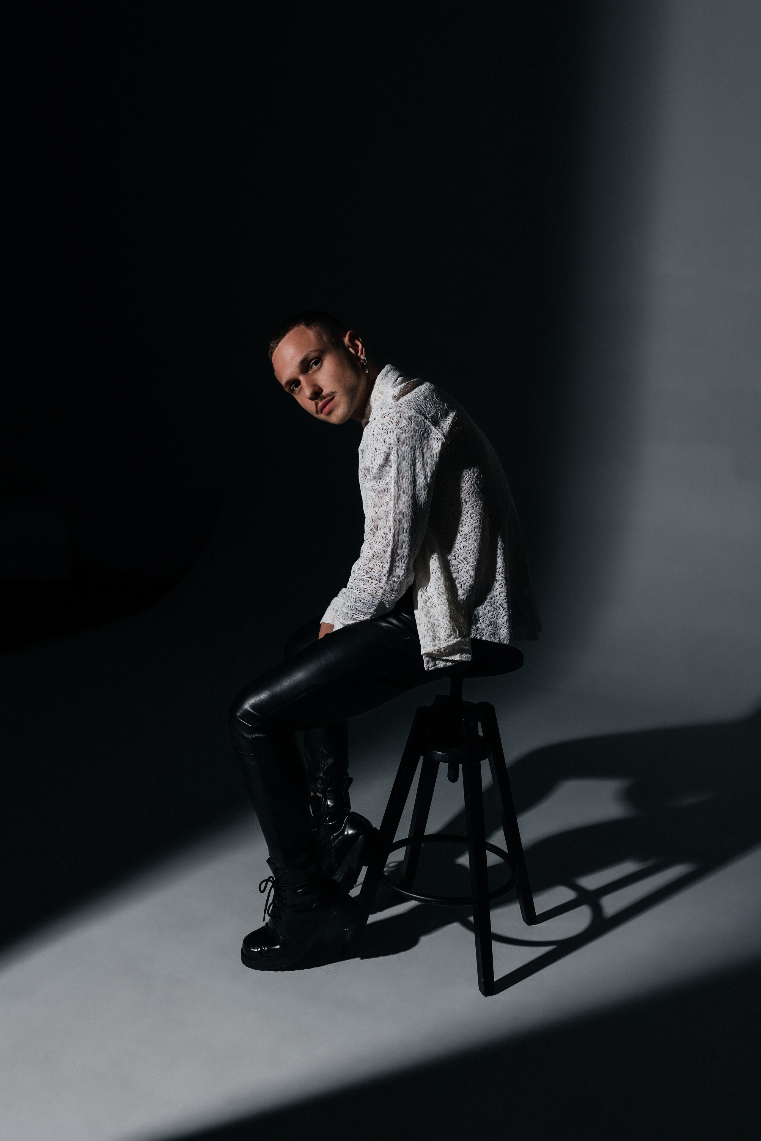 Артемий, съёмка в студии. Фотограф Наталия Федосова, г. Москва. TG и Instagram @nataliya_raw