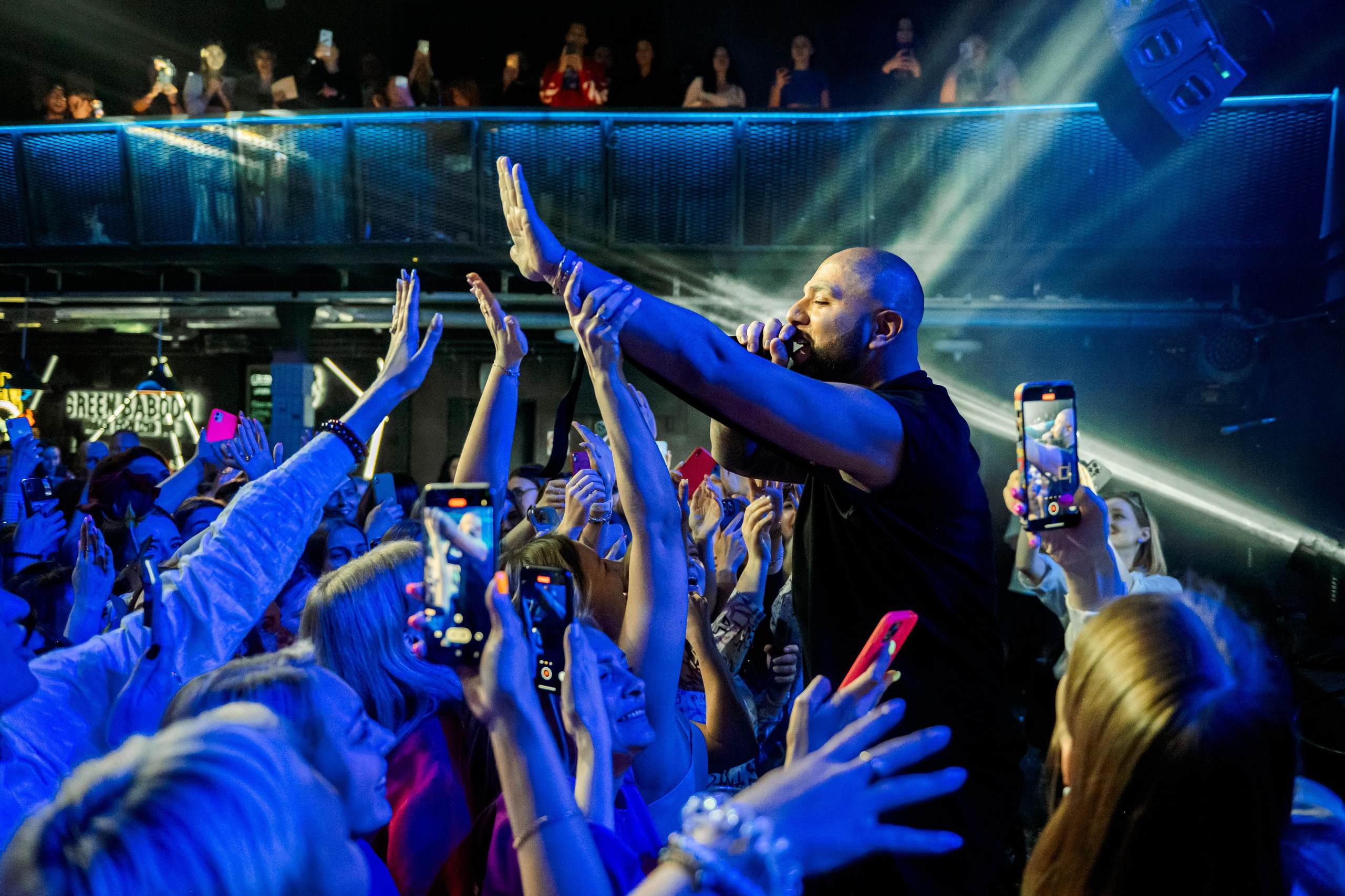 Концерт Артёма Качера. Фотограф Наталия Федосова, г. Москва. TG и Instagram @nataliya_raw