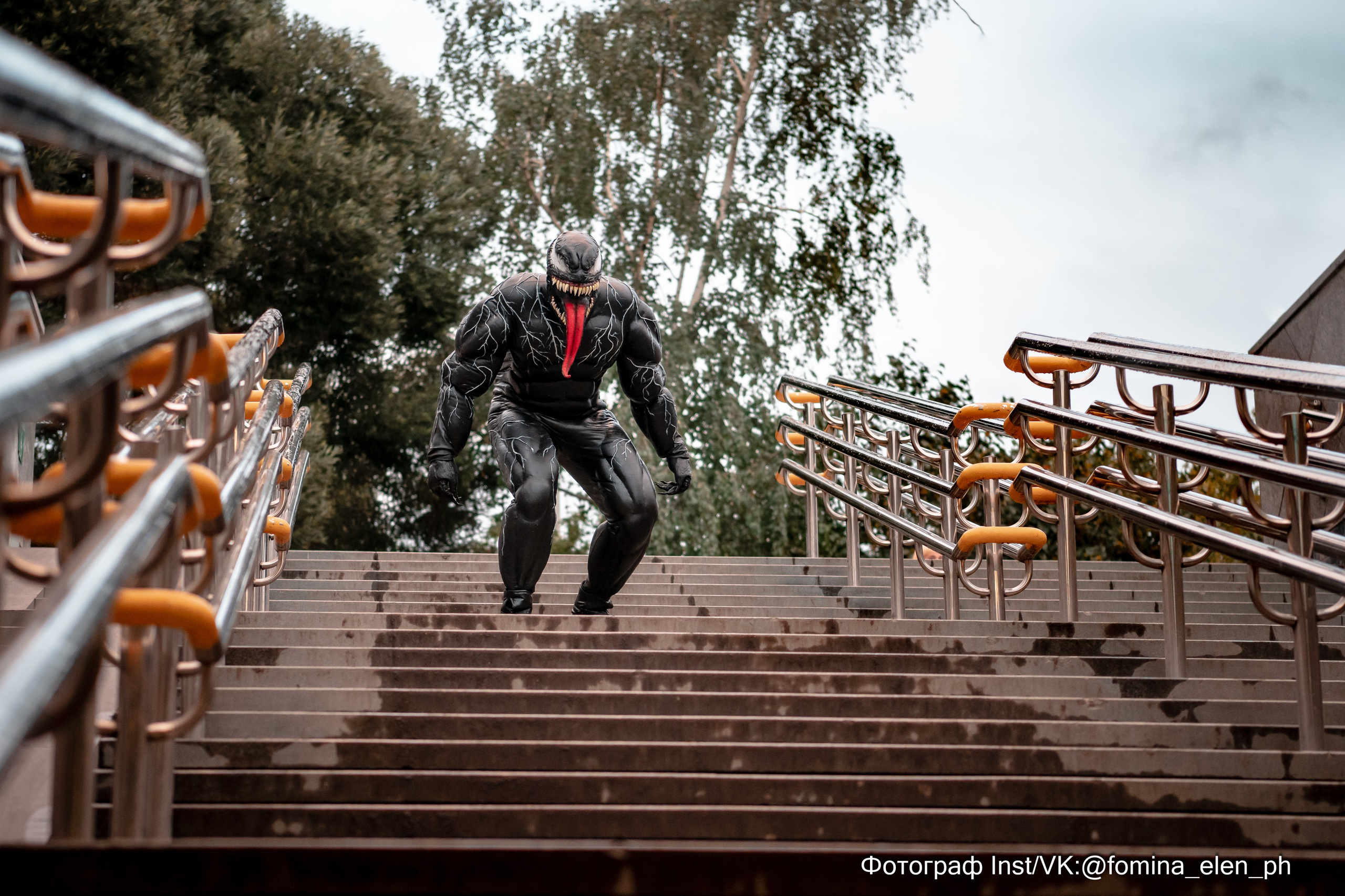 Человек паук и Веном в метро ЕКБ. Фомина Елена Свадебный и семейный фотограф