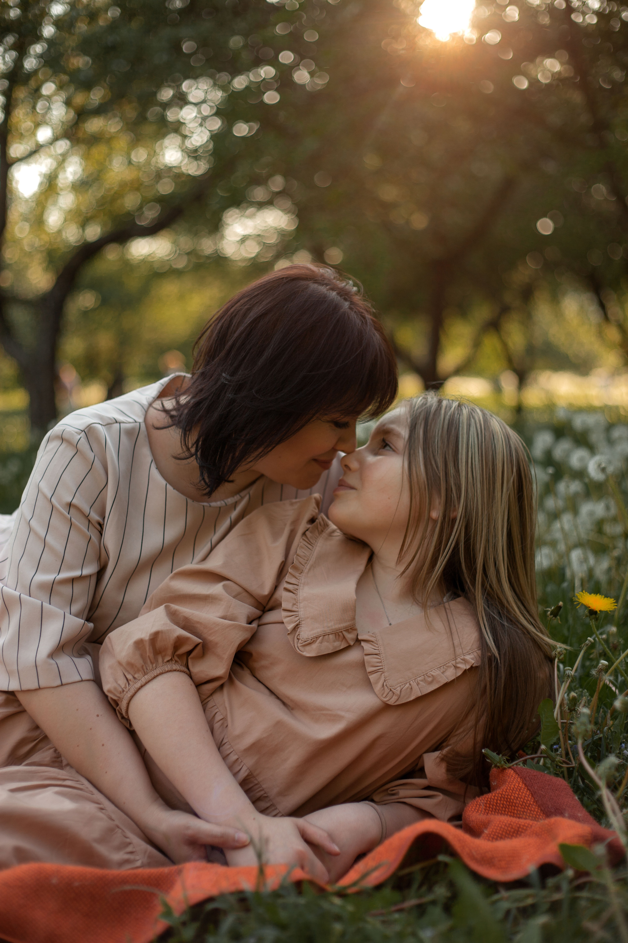 Мама и взрослая дочь. Фотограф видеограф Ольга Василевская