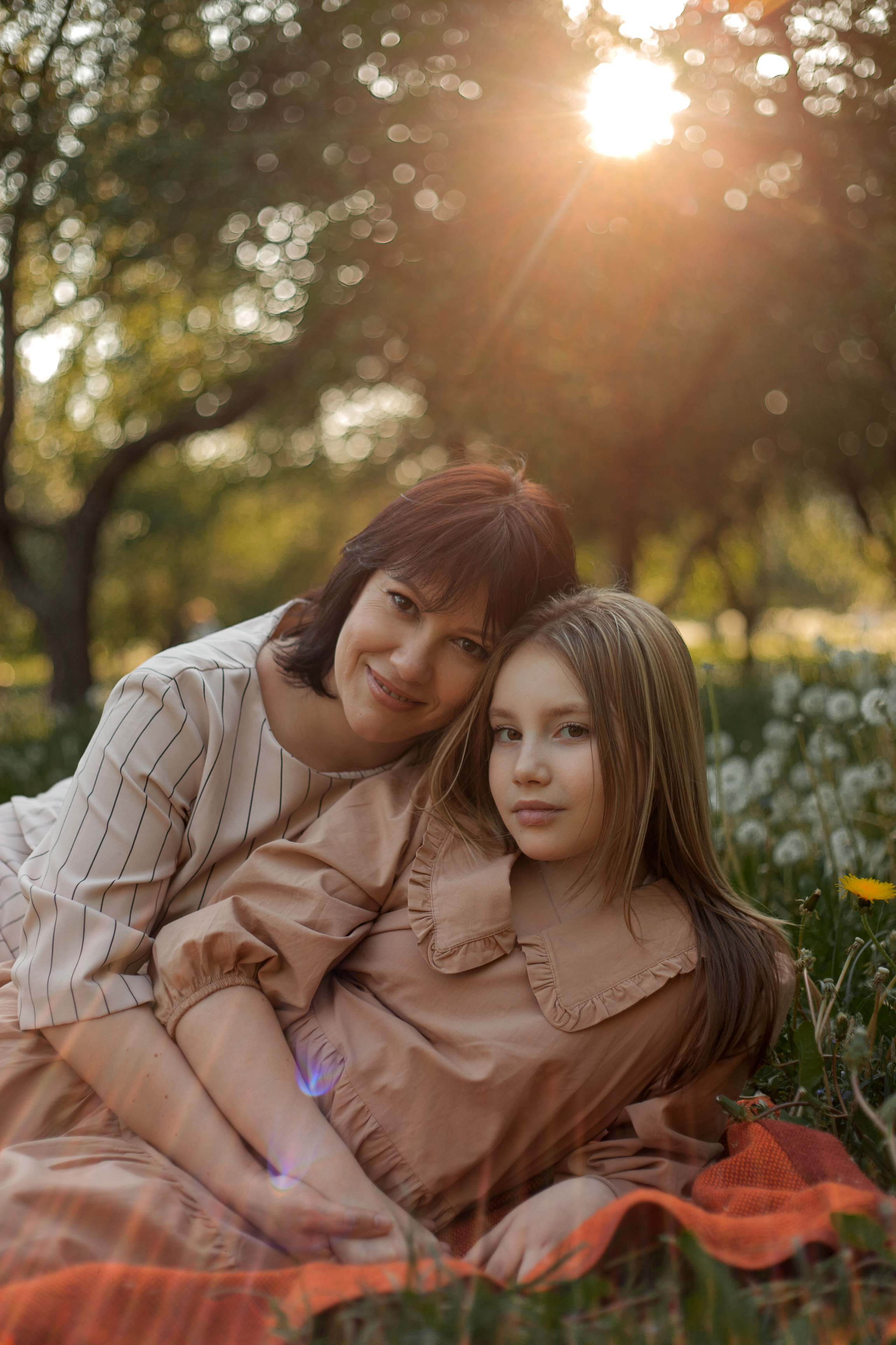 Мама и взрослая дочь. Фотограф видеограф Ольга Василевская