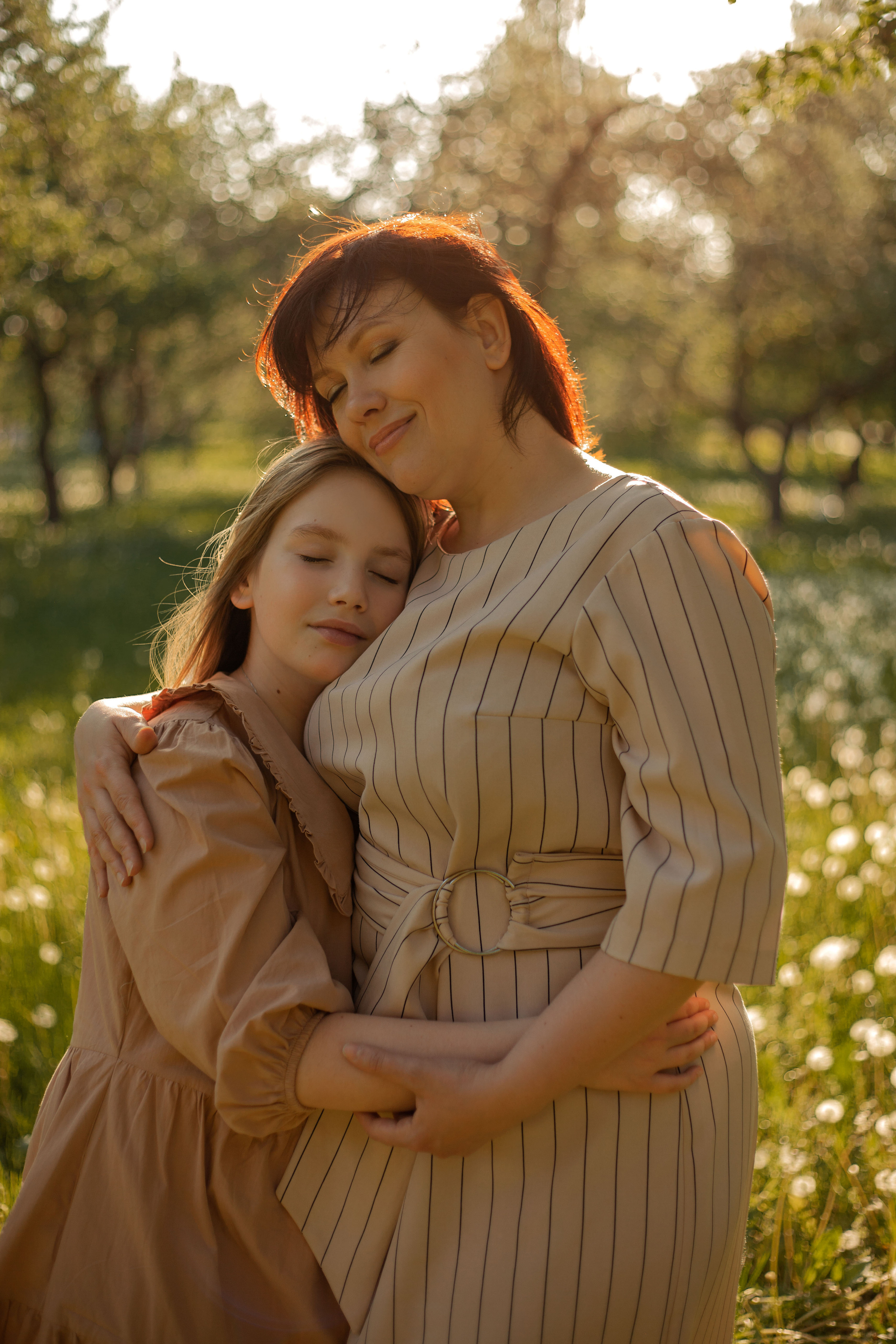 Мама и взрослая дочь. Фотограф видеограф Ольга Василевская