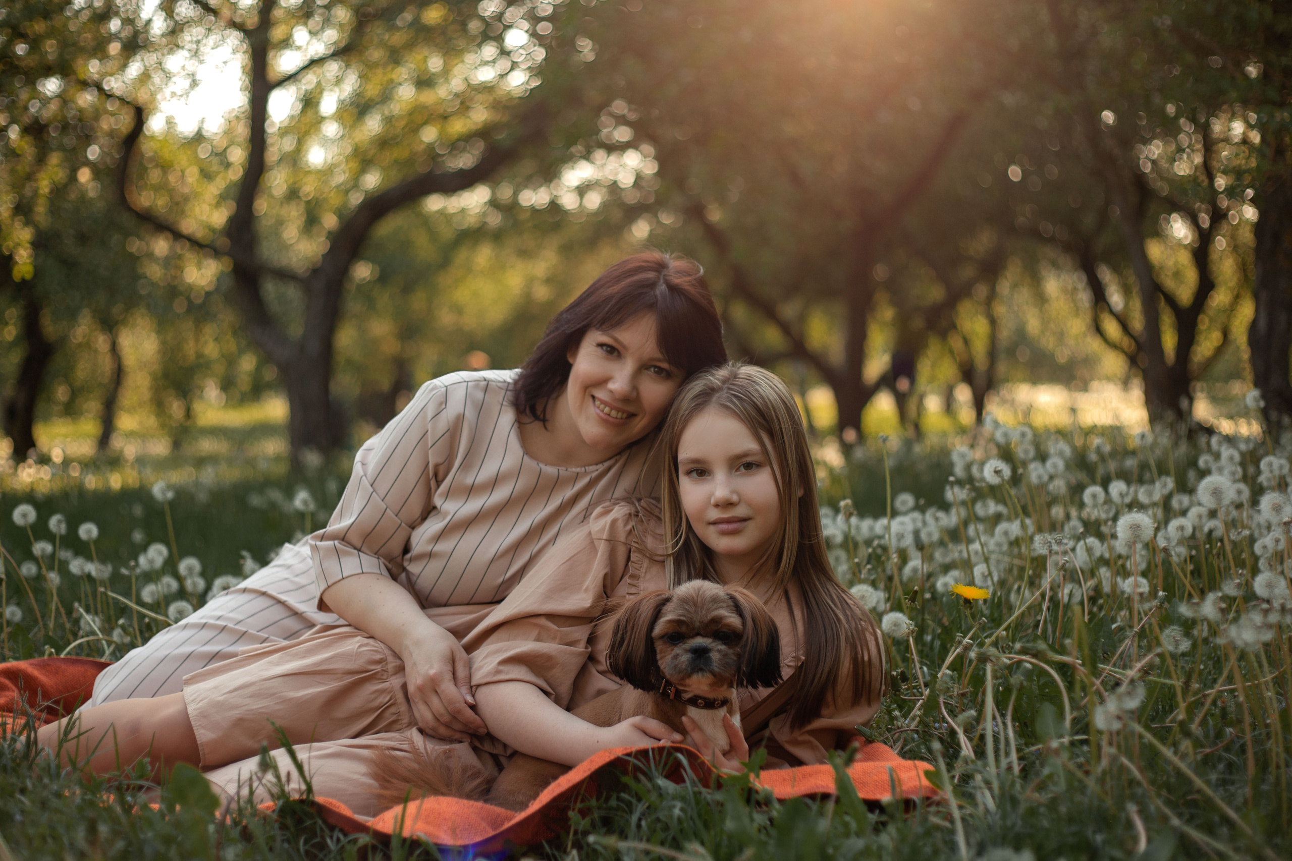 Мама и взрослая дочь. Фотограф видеограф Ольга Василевская