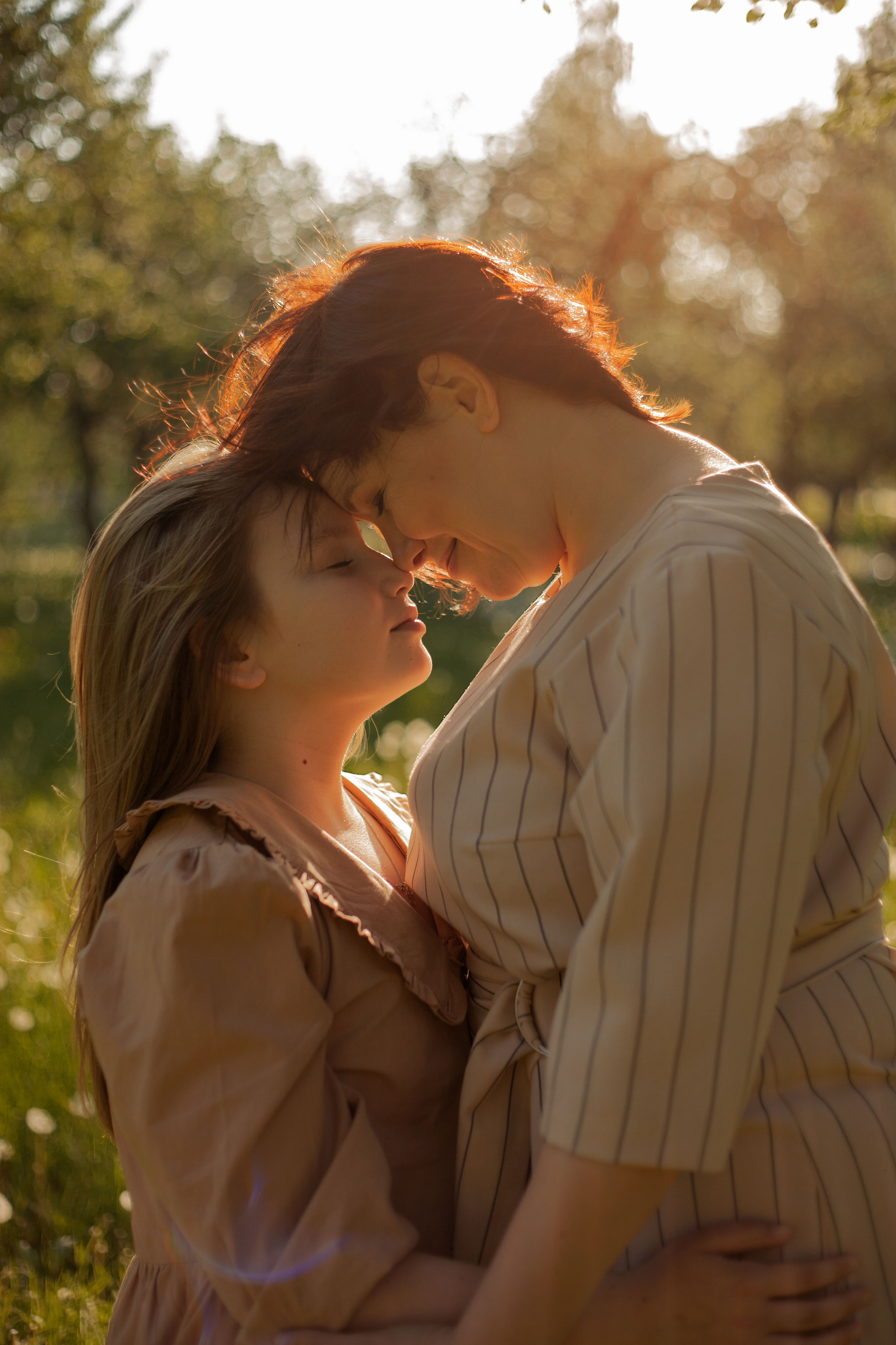 Мама и взрослая дочь. Фотограф видеограф Ольга Василевская