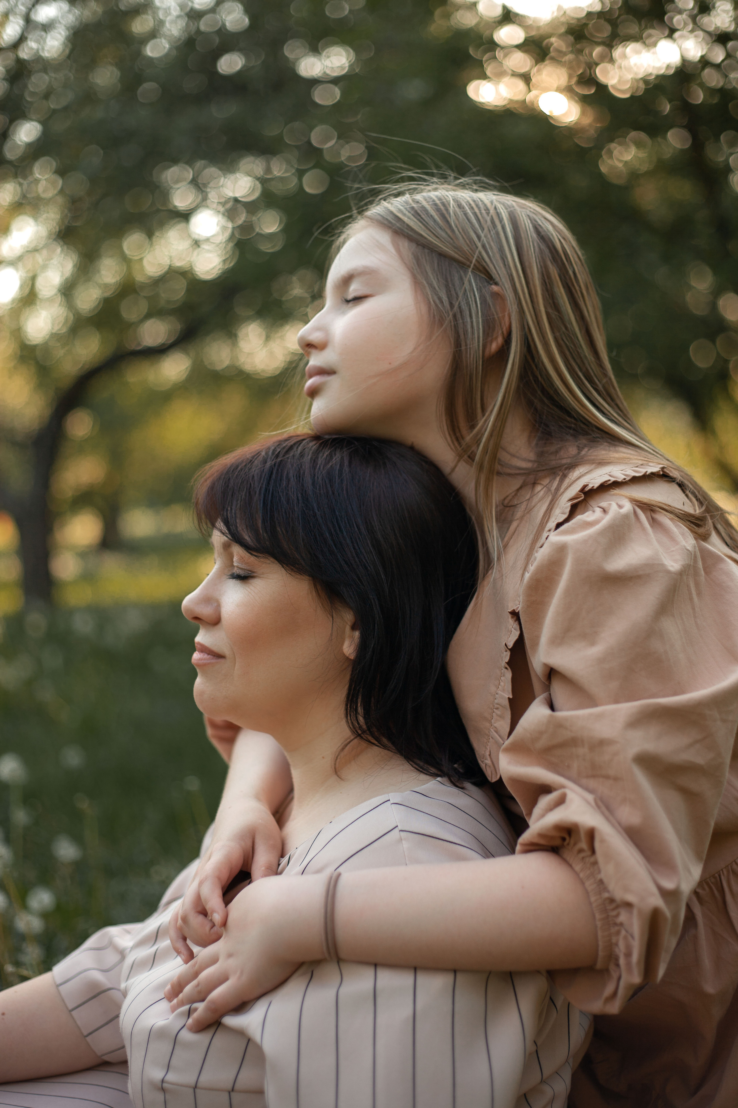 Мама и взрослая дочь. Фотограф видеограф Ольга Василевская