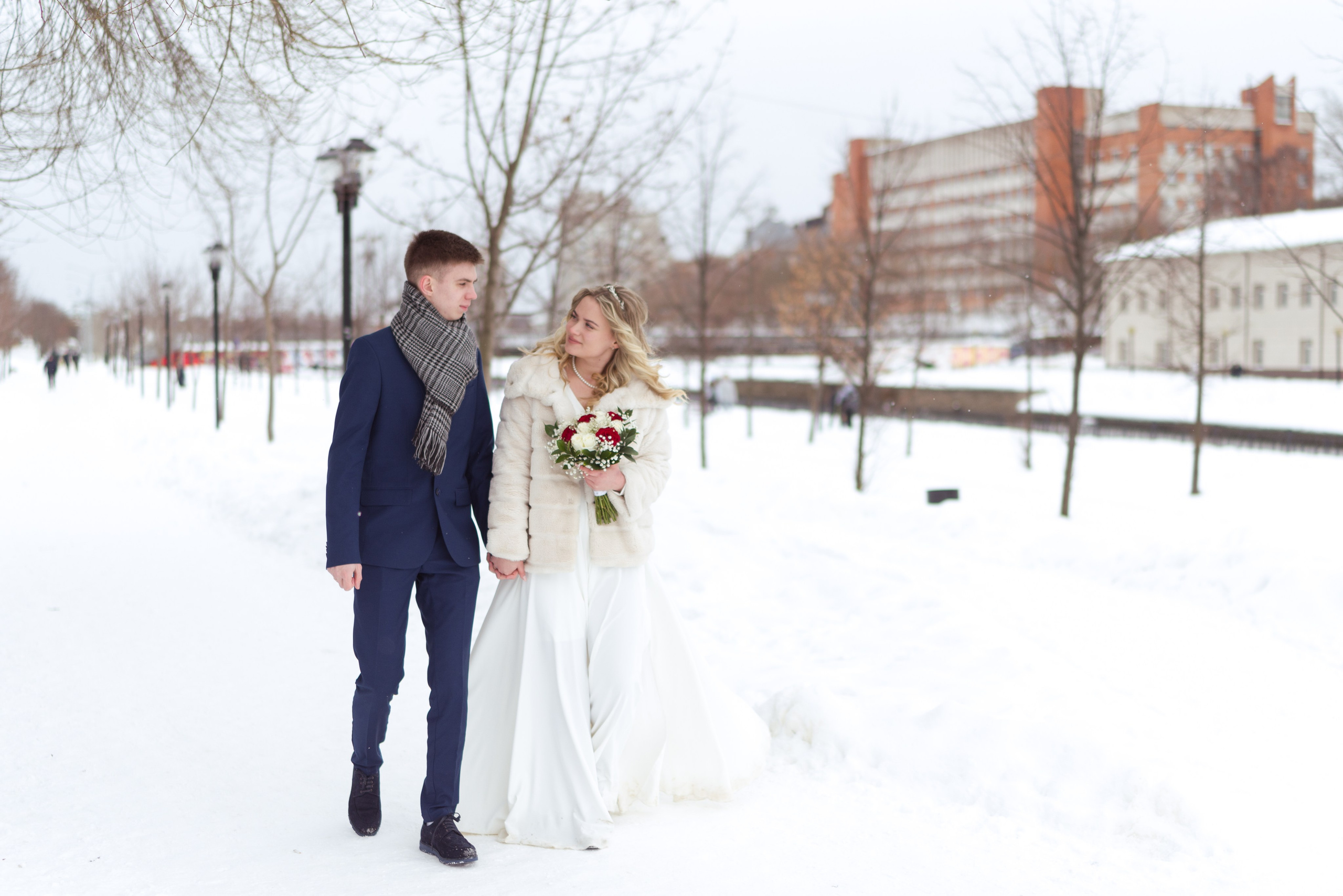 Свадебная фотосессия зимой на набережной Иваново