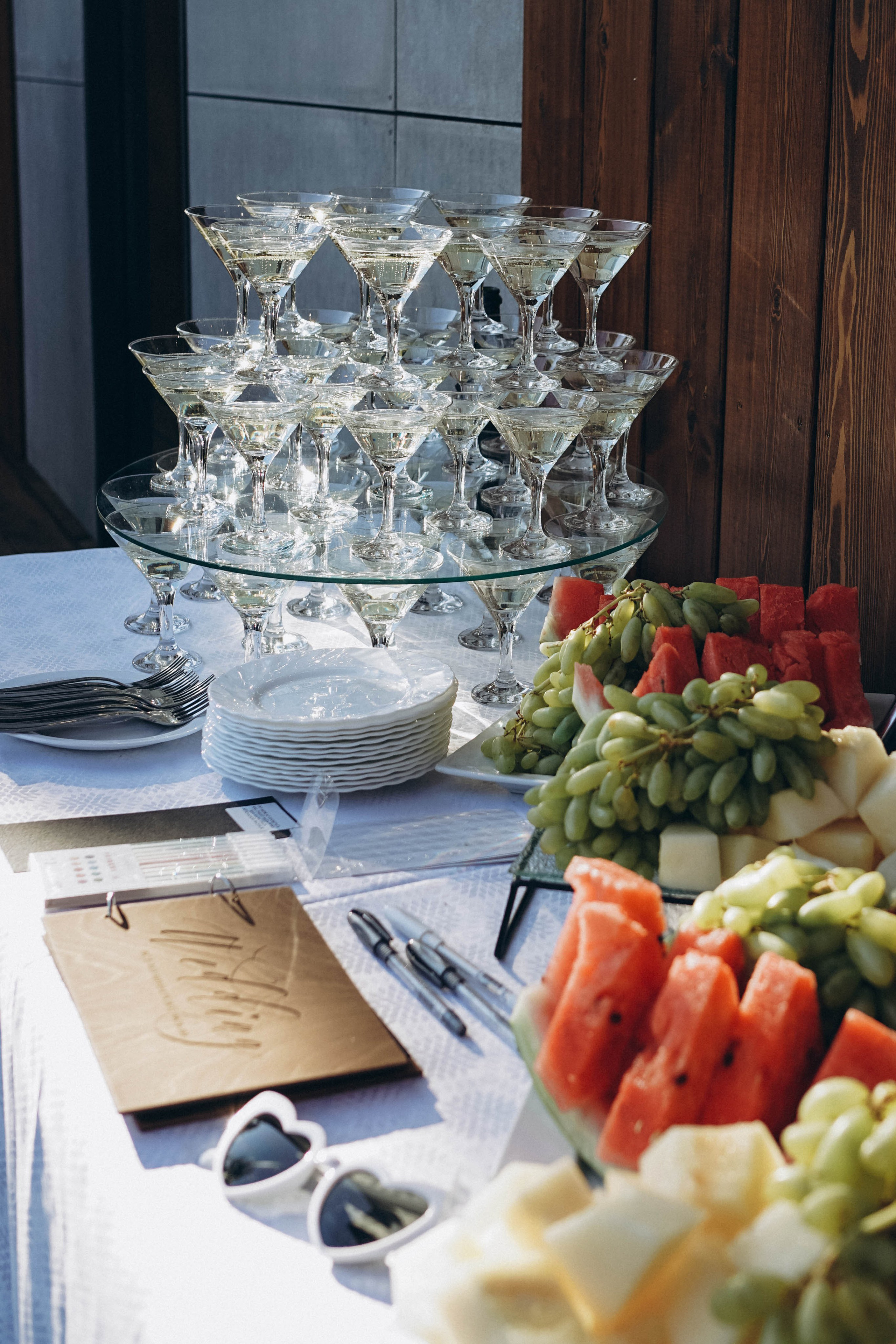 Лиза и Сережа: регистрация, прогулка и банкет. Фотограф в Иркутске