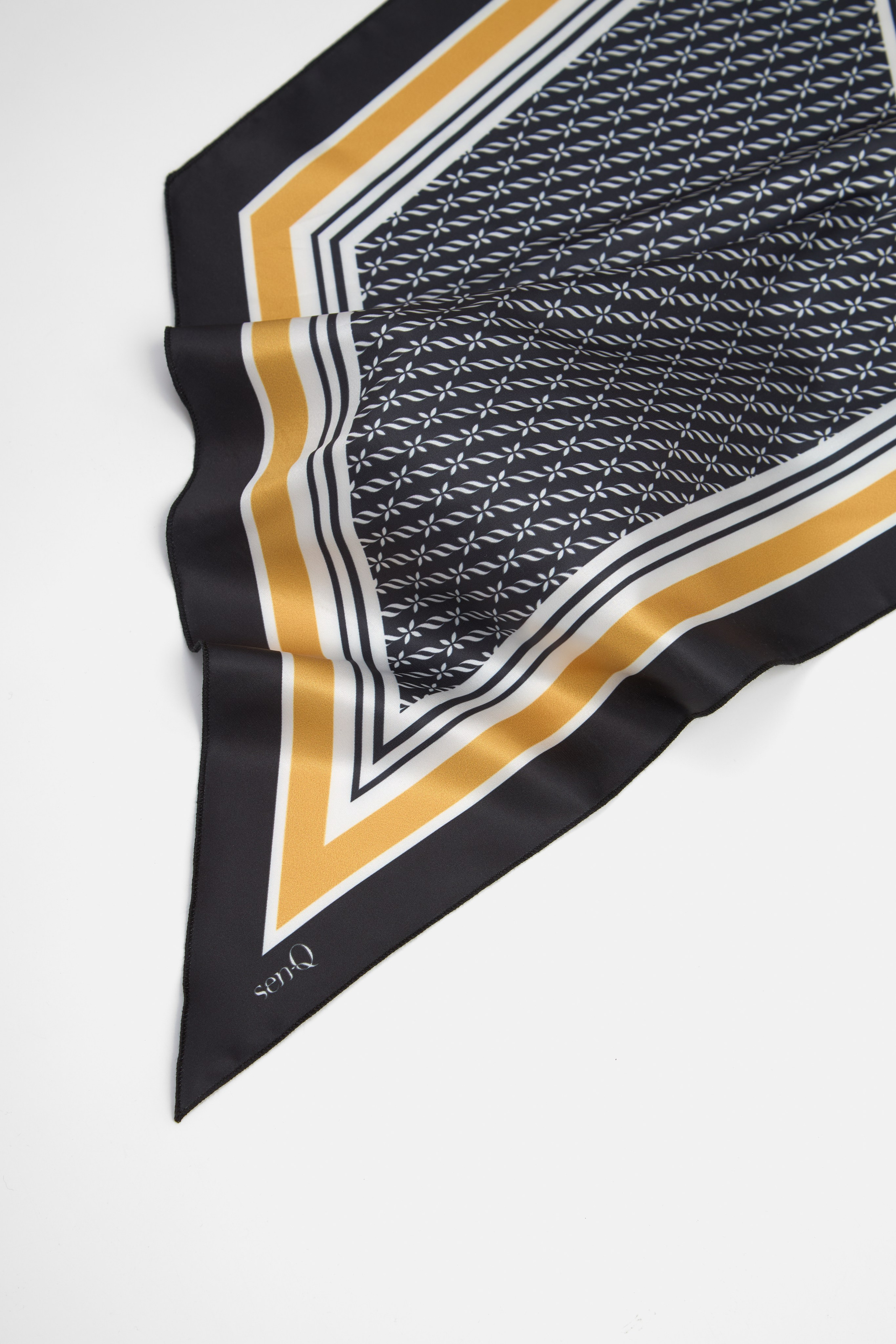 Головные уборы. Предметная фотосъемка в Алматы. Предметный фотограф для маркетплейстов Артур Ахмадиев