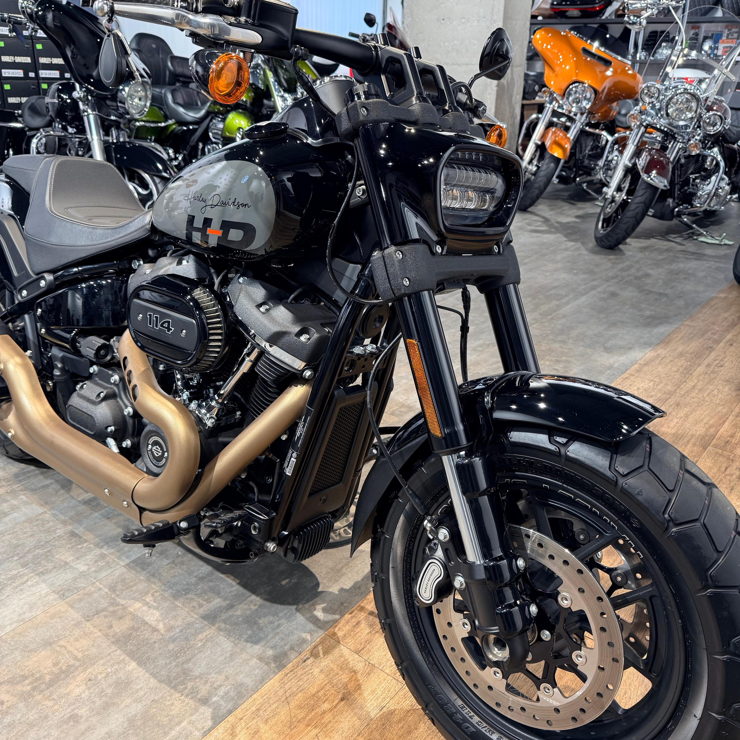 2023 HD FAT ВОВ 114 Vivid Black Nаrdо Gray (VIN *5НD*4007). Hello Davidson, Москва. Только хорошие мотоциклы…