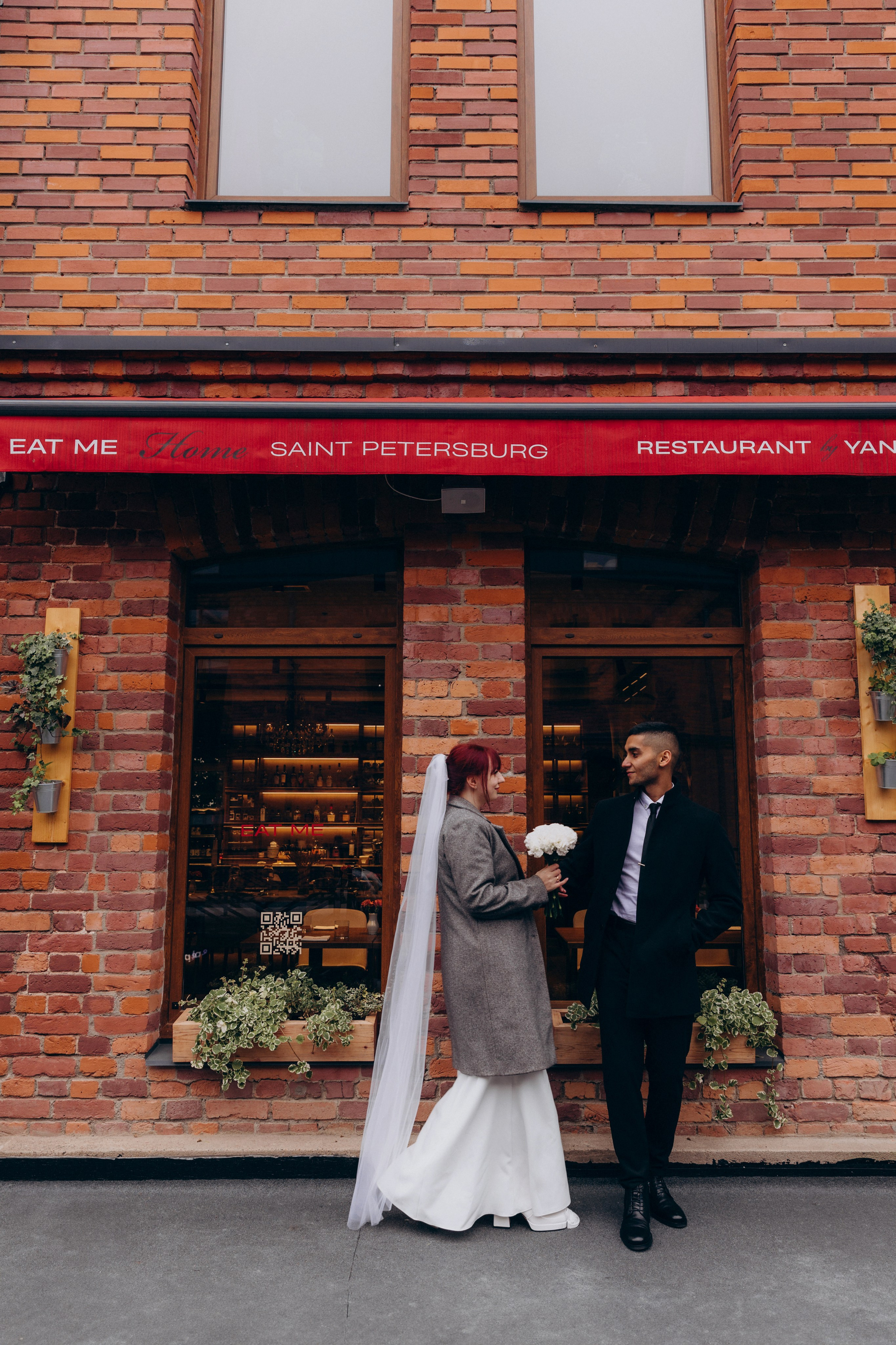 Свадебная фотосессия в пространстве SENO, регистрация в ЗАГСе Адмиралтейского района. Фотограф в Санкт-Петербурге Разиля Идиятуллина