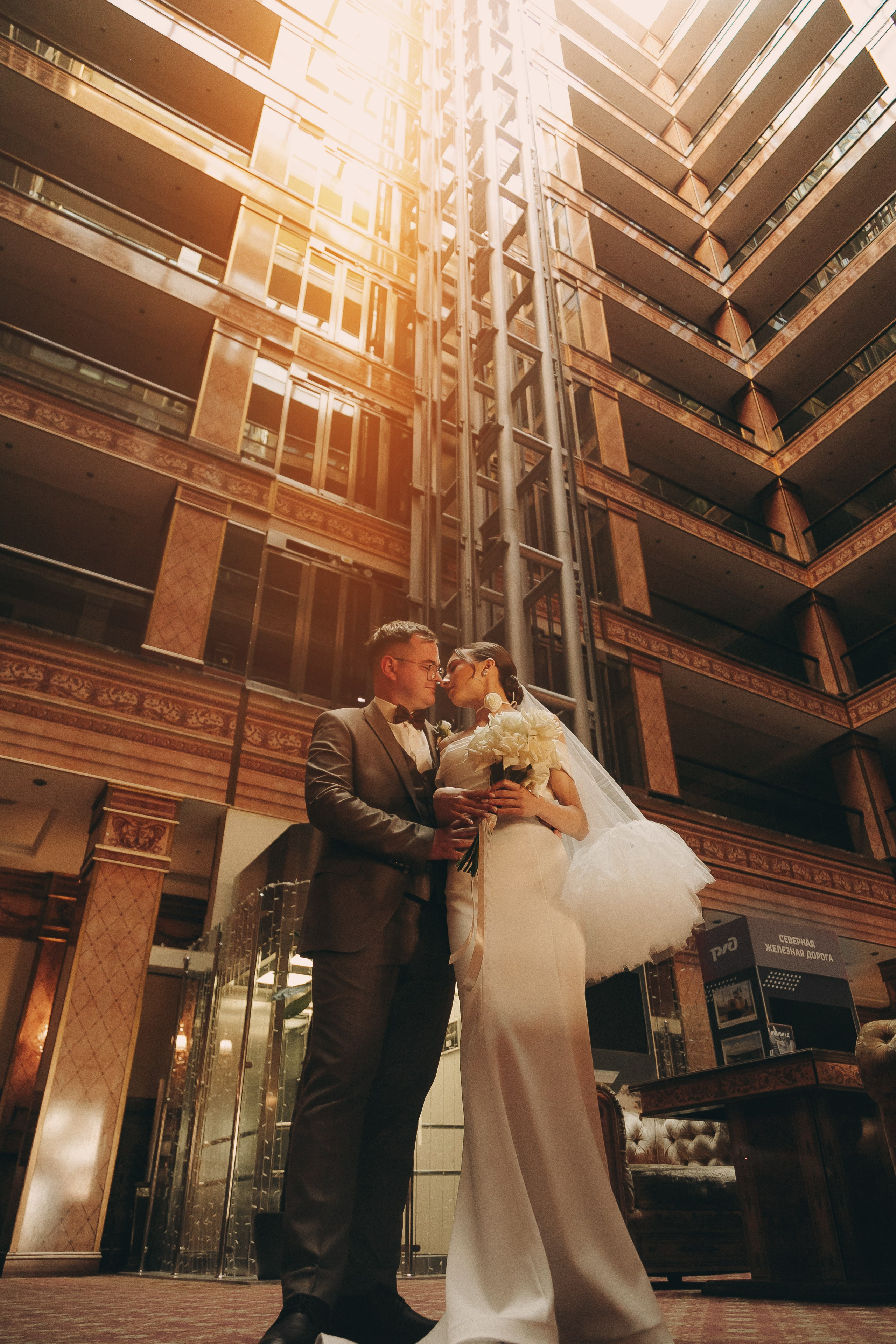 Свадебная осенняя фотосессия Ивана и Лидии в городе. Свадебный и репортажный фотограф в Ярославле и Санкт-Петербурге Роман Микрюков