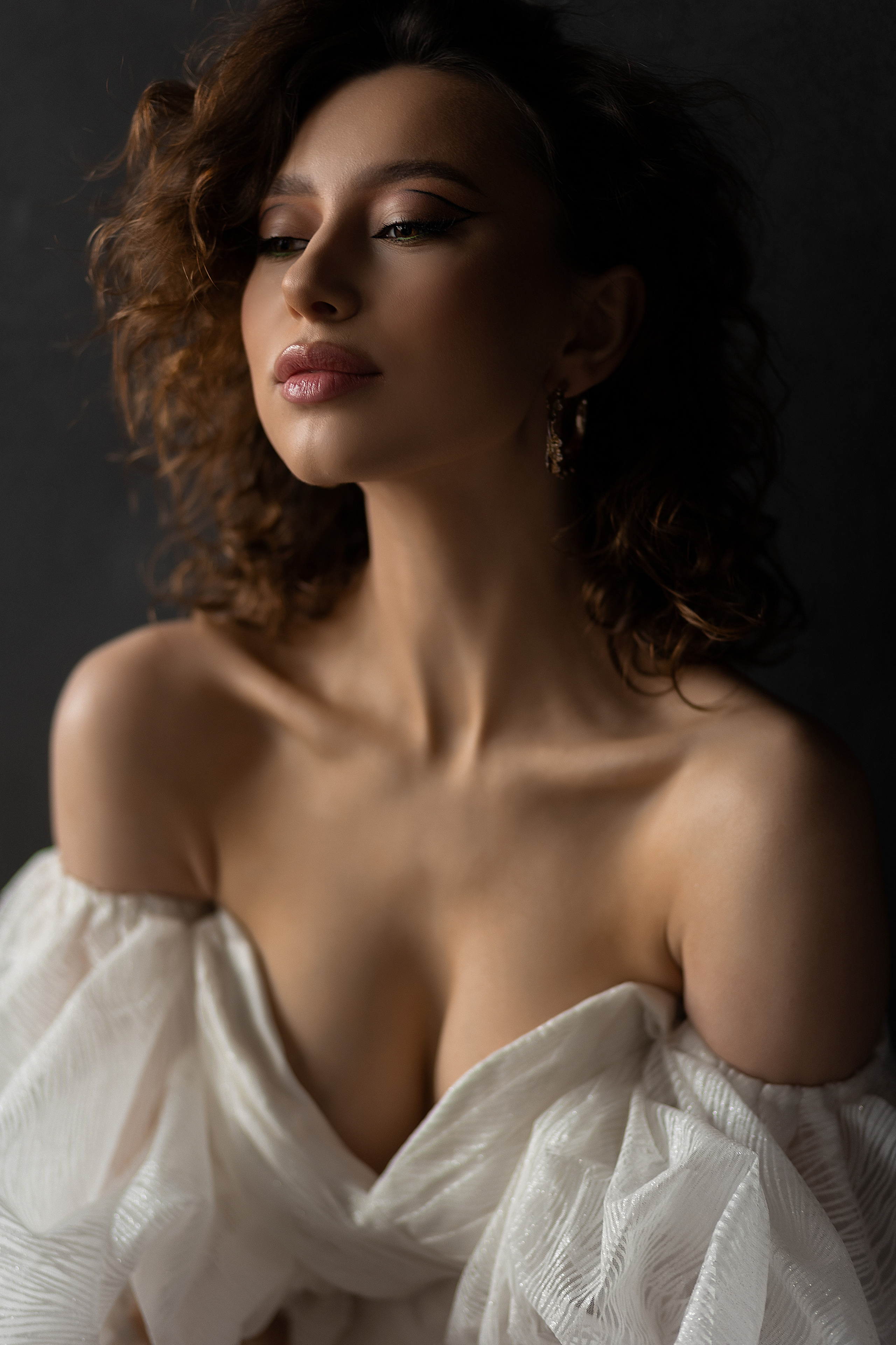 Мила студия Манекен. Женский фотограф в Екатеринбурге Марина Логинова