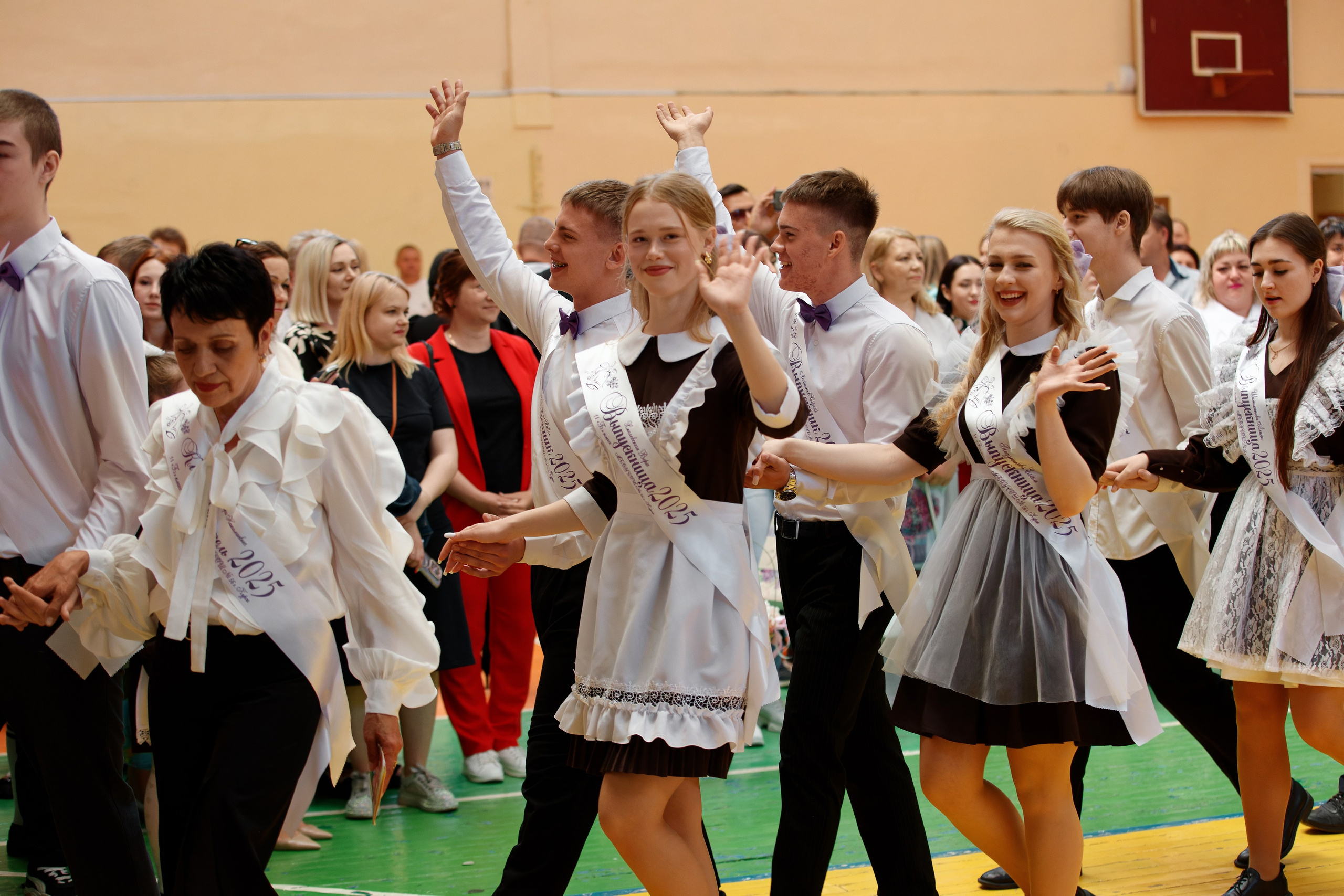 Последний звонок Школа № 42. Семейный фотограф — Макс Белогрудов