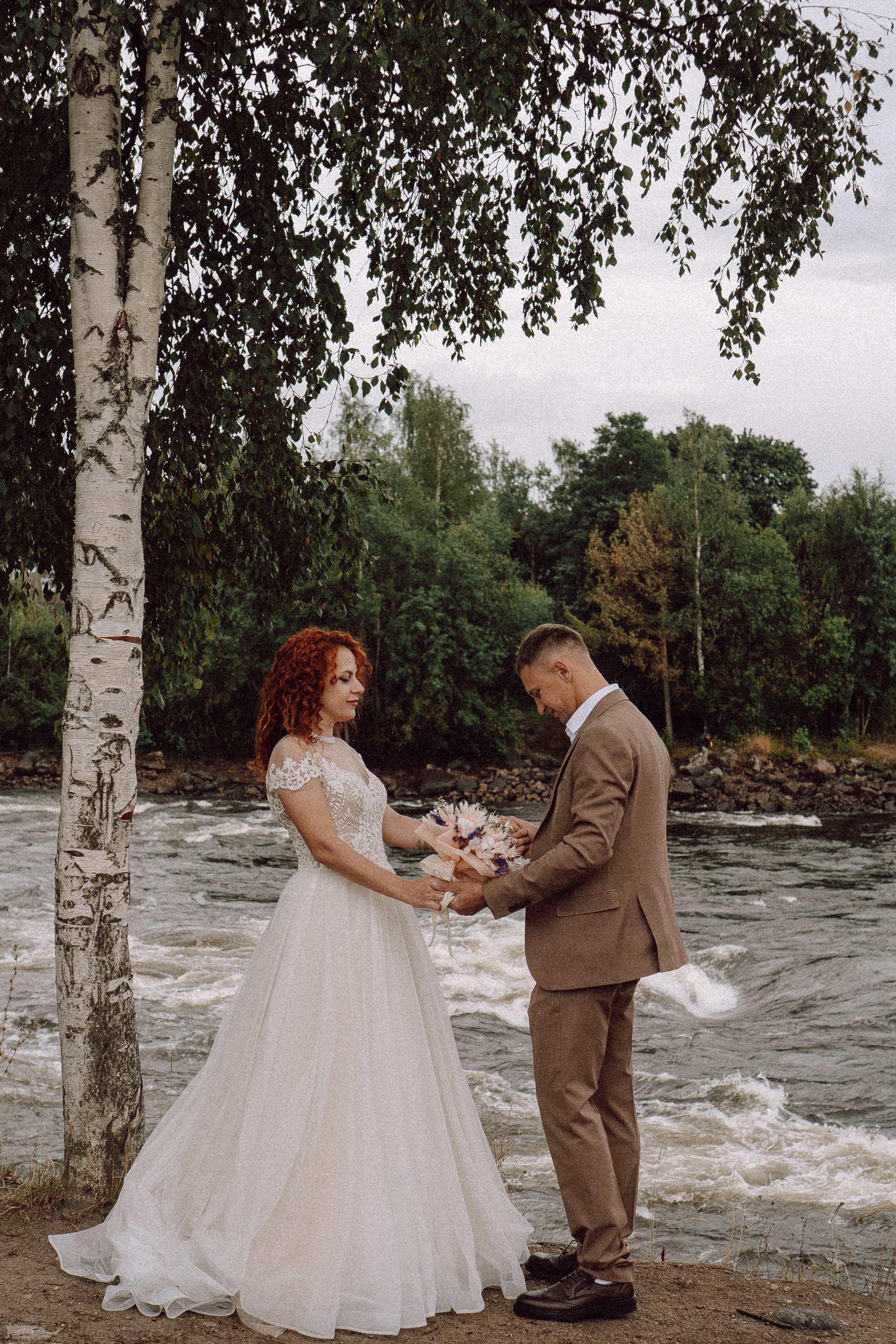 СВАДЕБНАЯ ФОТОСЕССИИЯ ПАРЫ В ГОРОДЕ ПРИОЗЕРСК В СОСНОВОМ ЛЕСУ И С ПИКАПОМ. Профессиональный фотограф, Санкт-Петербург — Виктория Богомолова