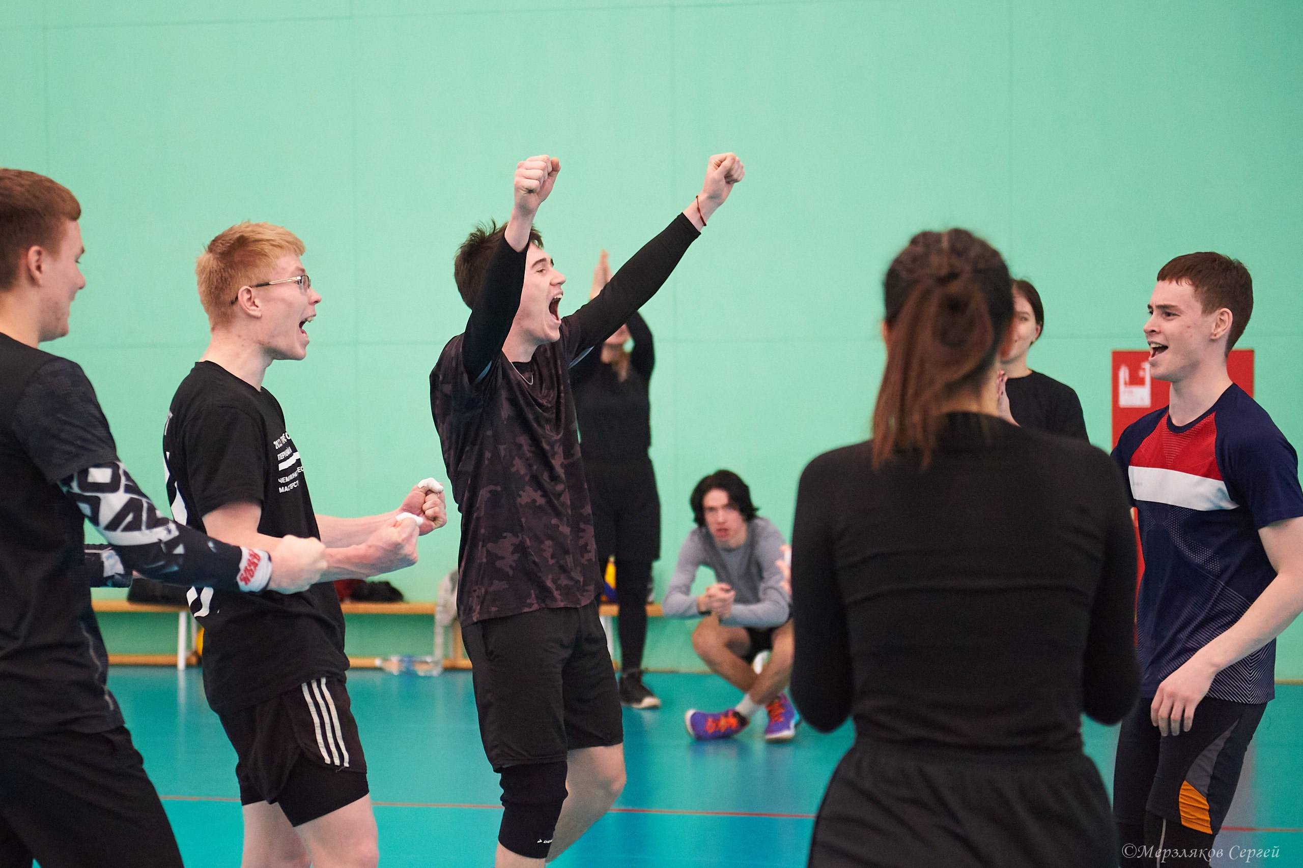 Новогодний волейбольный турнир. Ижевск. 16.12.23. Спортивный репортажный фотограф в Ижевске Сергей Мерзляков