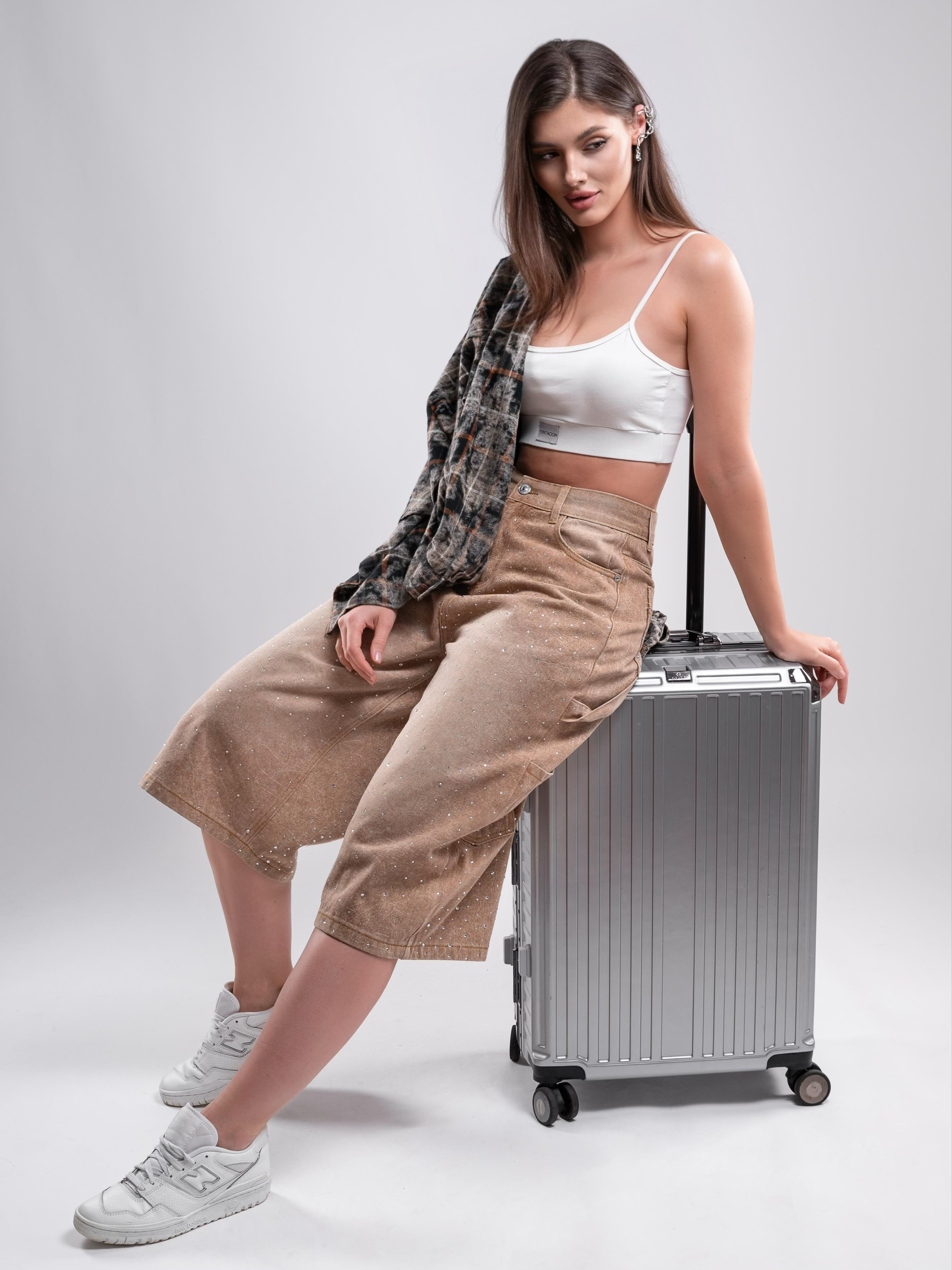 Джинсовые бриджи. Предметный фотограф, фото для маркетплейсов Пятигорск, КМВ